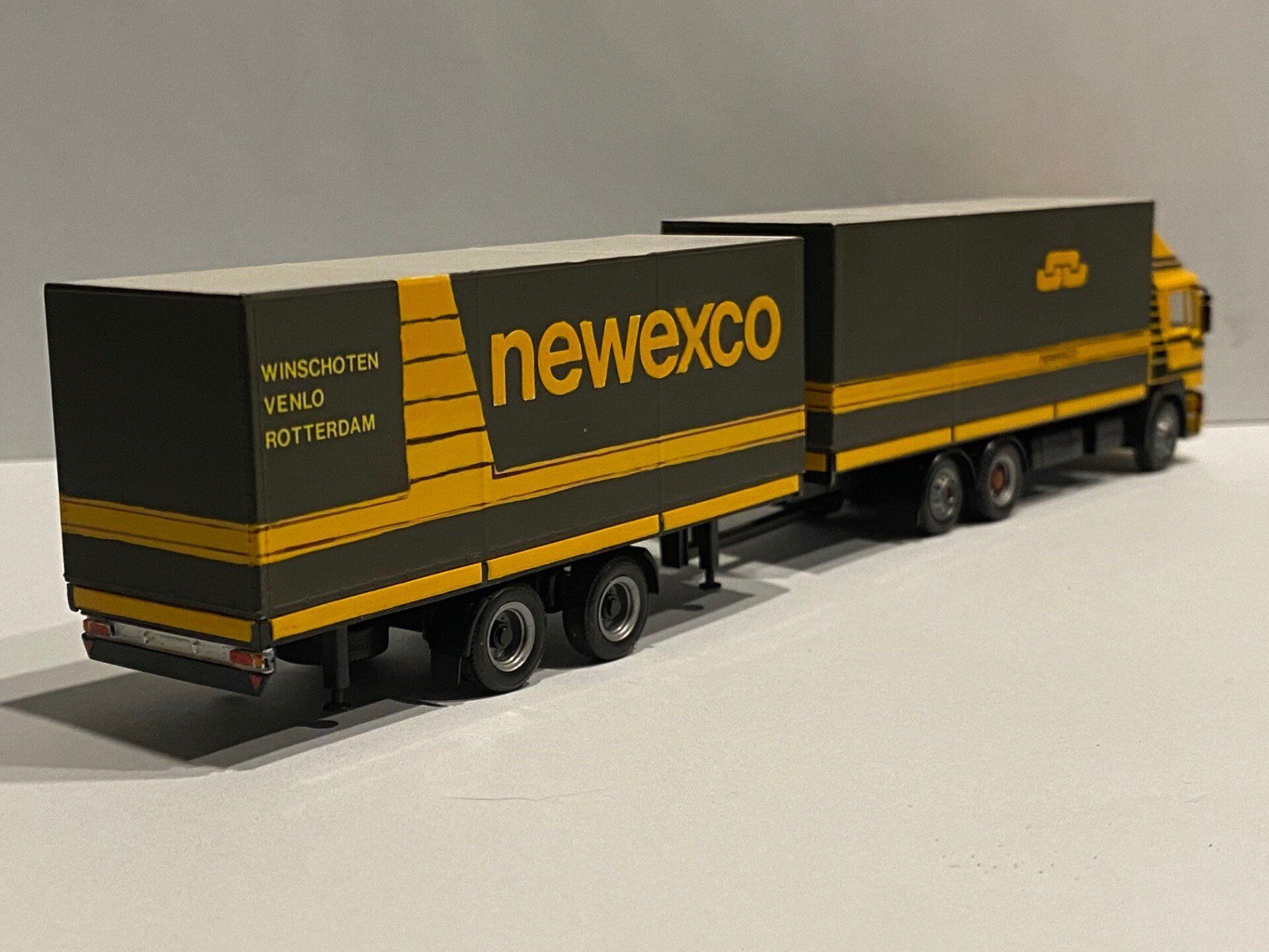 Newexco Herpa MAN Commander Eigenbouw achterzijde