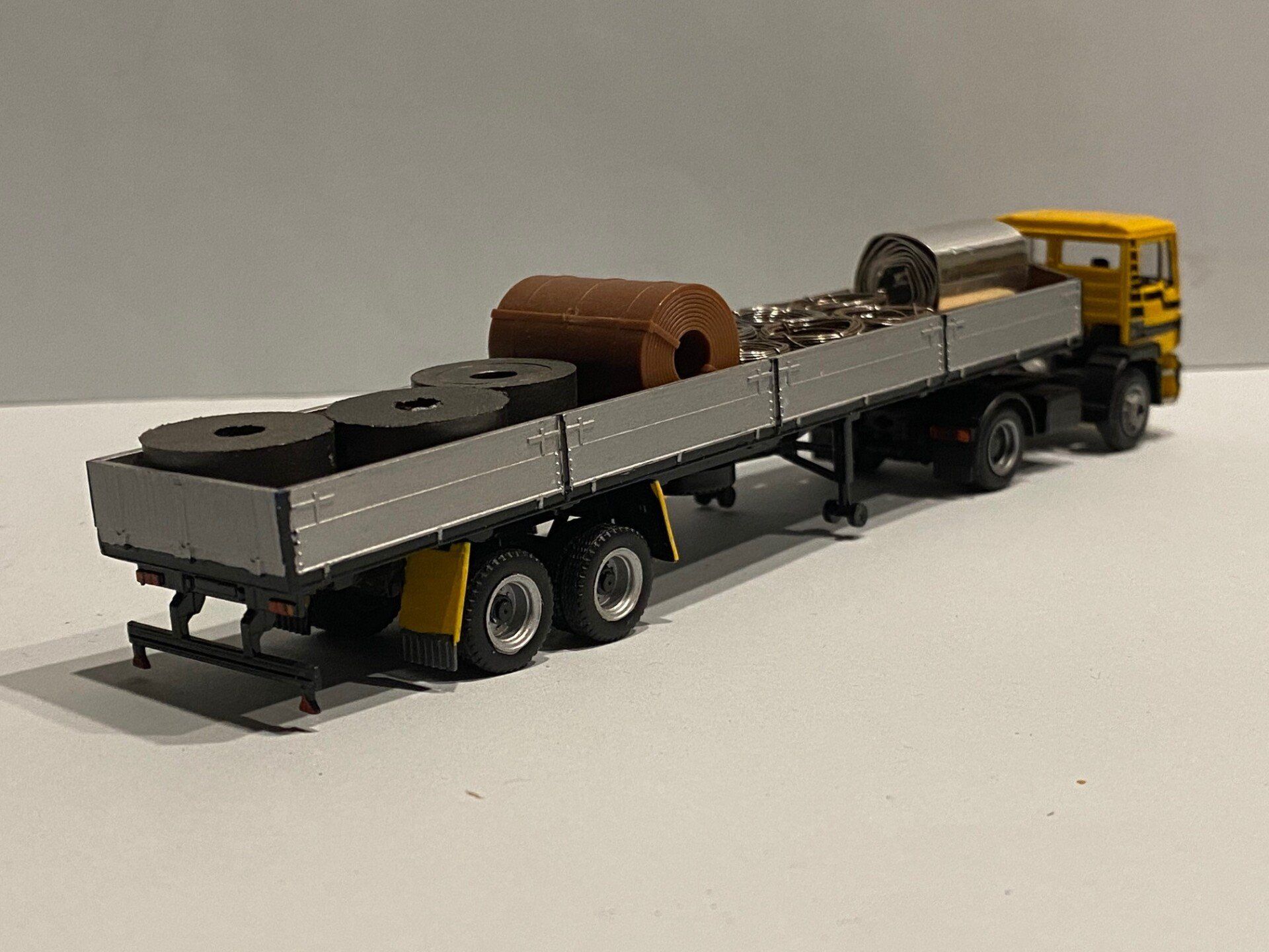 Newexco Herpa MAN Commander dagcabine Eigenbouw achterzijdew