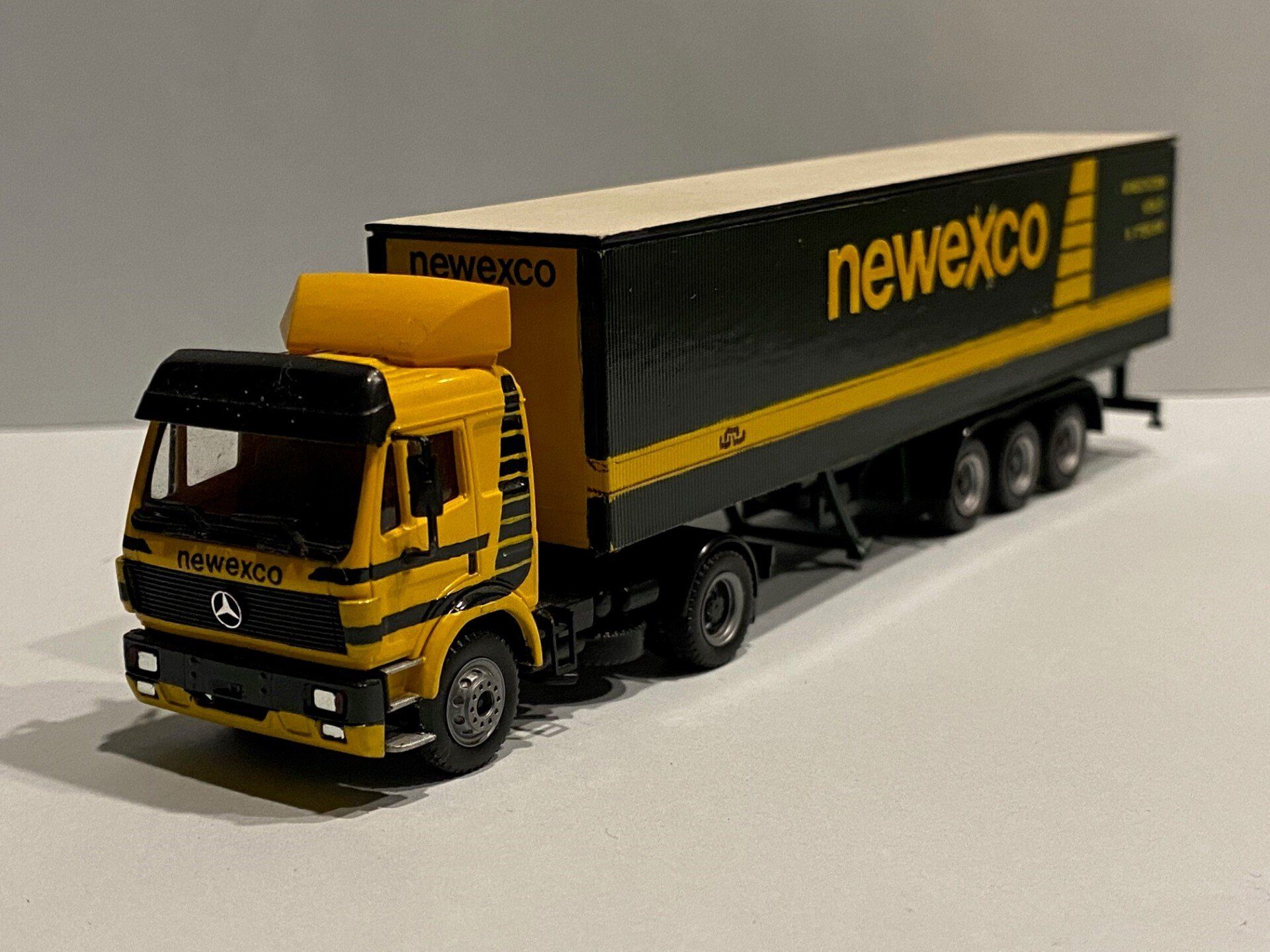 Newexco Herpa Mercedes Eigenbouw