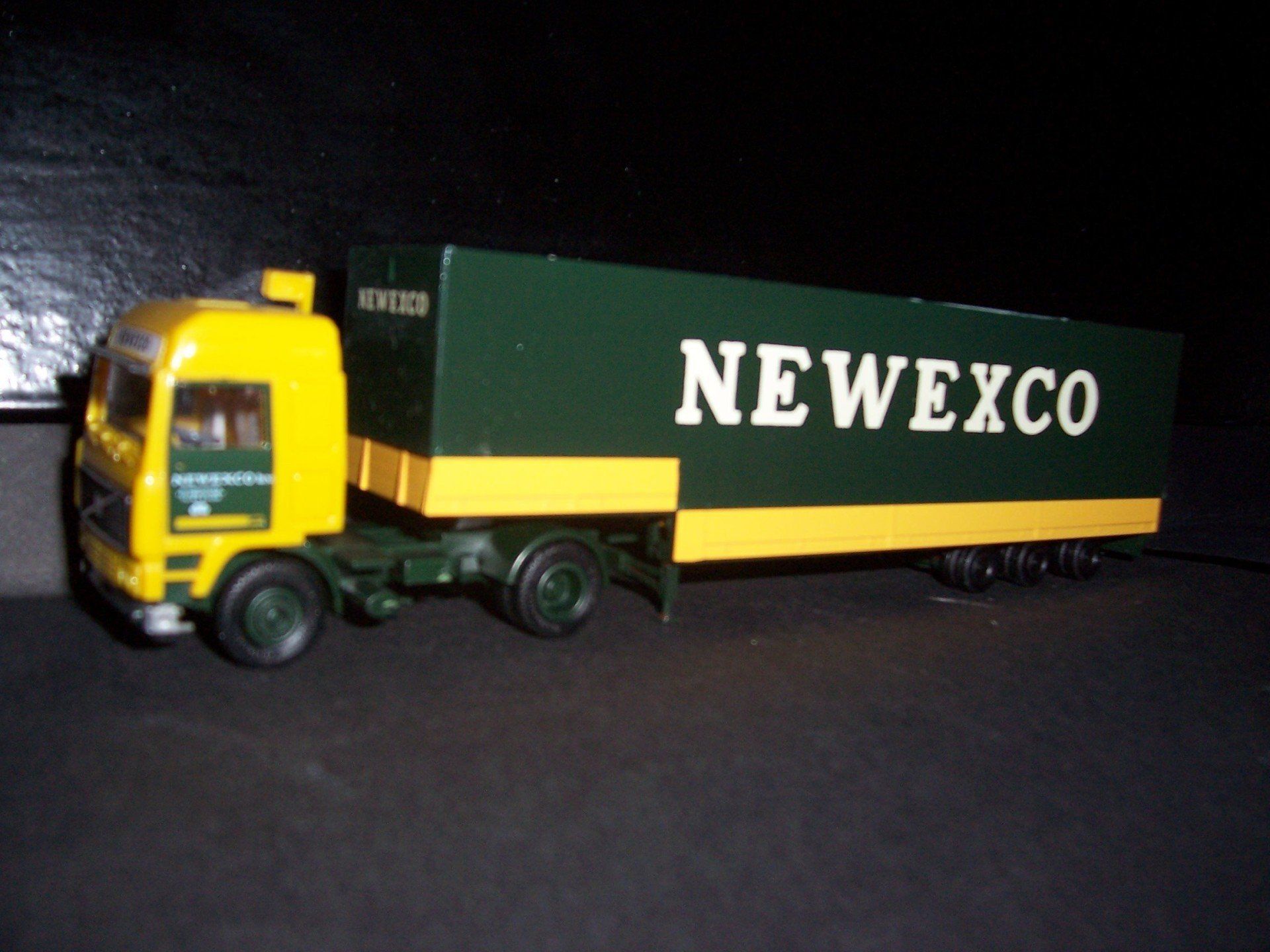 Newexco Herpa Volvo Eigenbouw Zwanehals Trailer