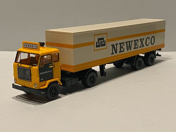 Newexco Wiking 054202 Volvo F88 voorzijde