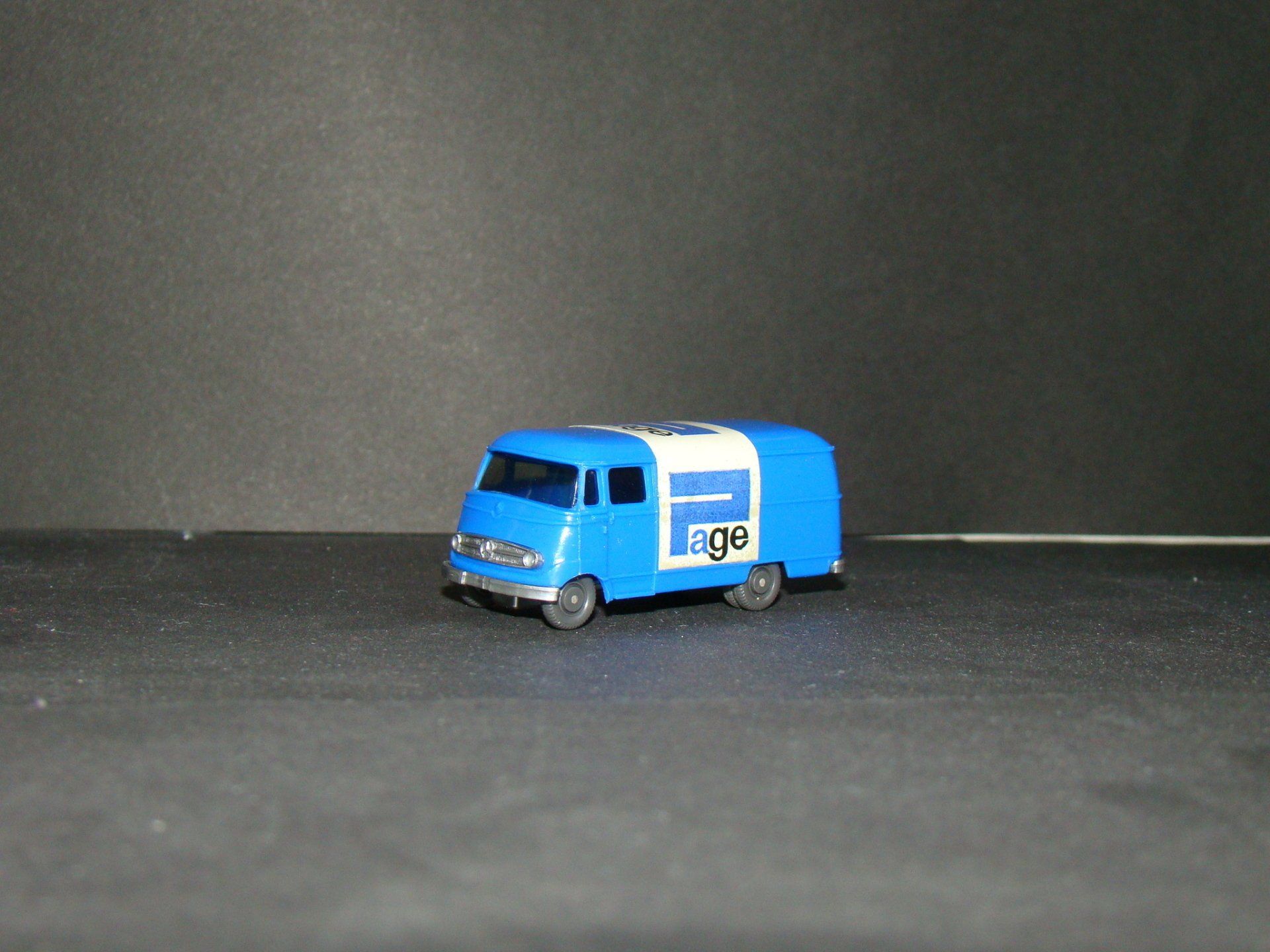 Page Gennep Wiking MB LP 319