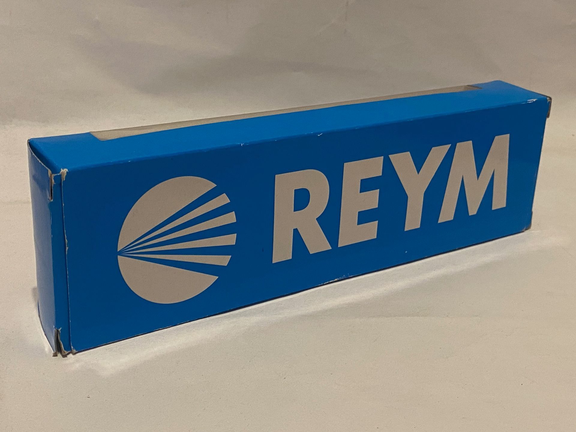 Reym Made in China Mercedes achterzijde speciale verpakking