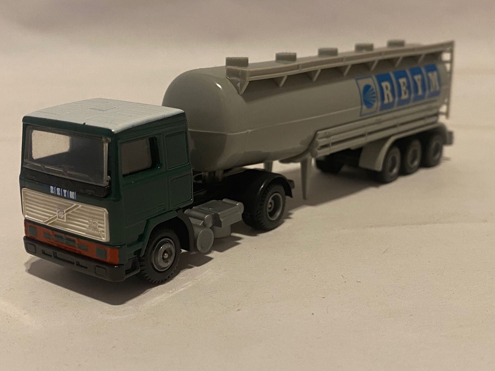 Reym EFSI Volvo voorzijde