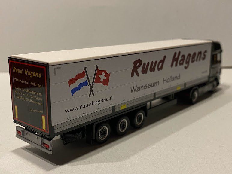 Ruud Hagens Herpa 313872 DAF XF SSC Euro 6 Tautliner met kleppen achterzijde