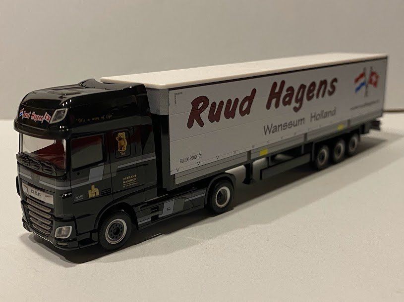 Ruud Hagens Herpa 313872 DAF XF SSC Euro 6 Tautliner met kleppen voorzijde