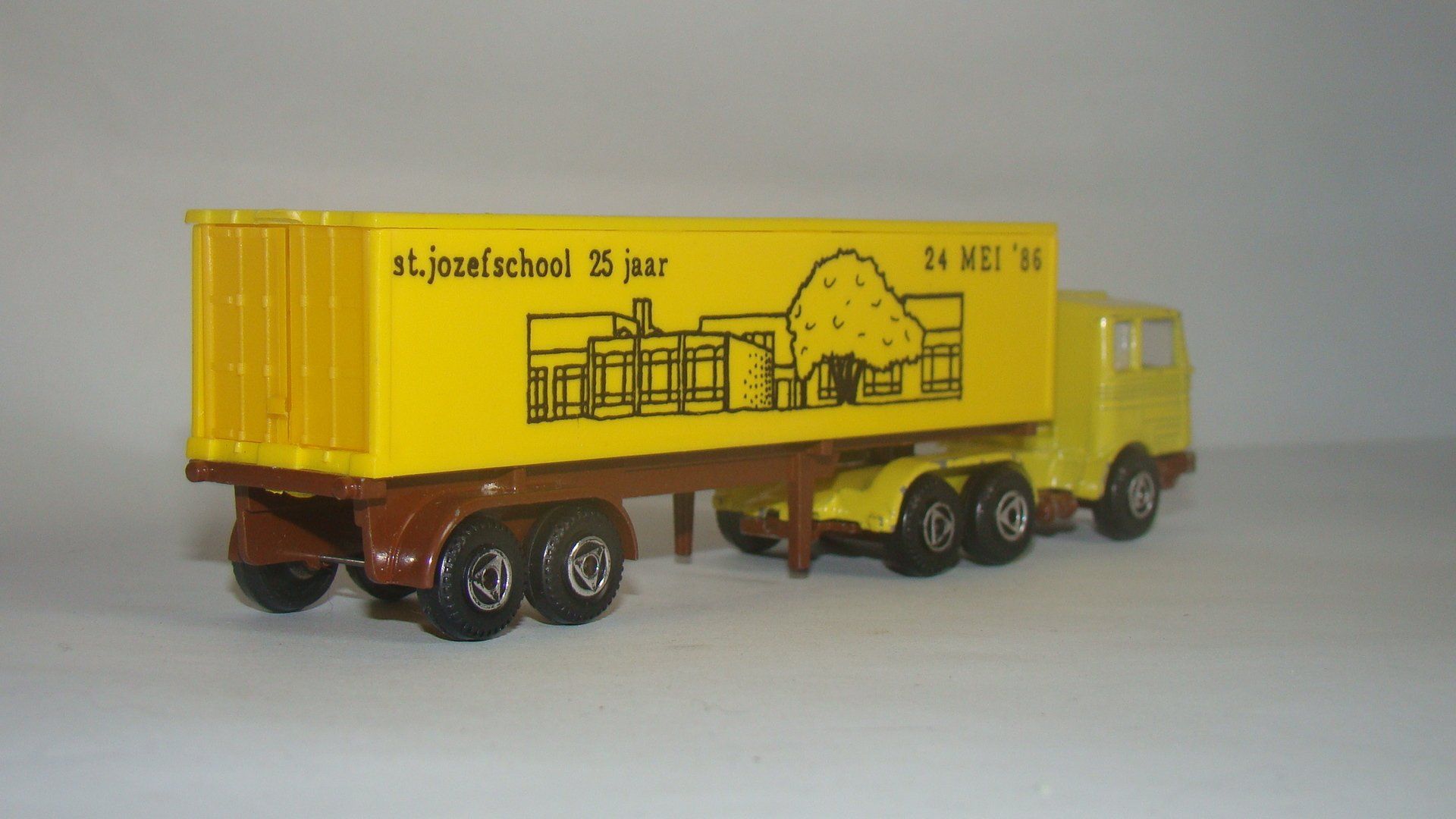 St. Jozef School 25 Jaar 24 mei 1988 EFSI MB achterzijde