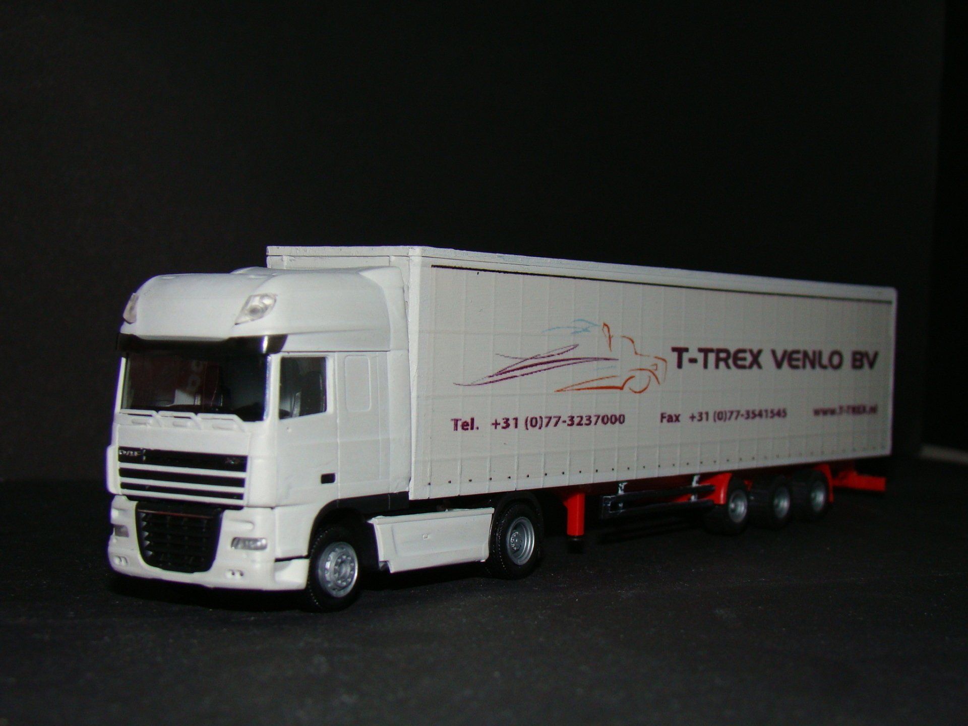 T-Trex Herpa DAF XF 105 SSC Eigenbouw