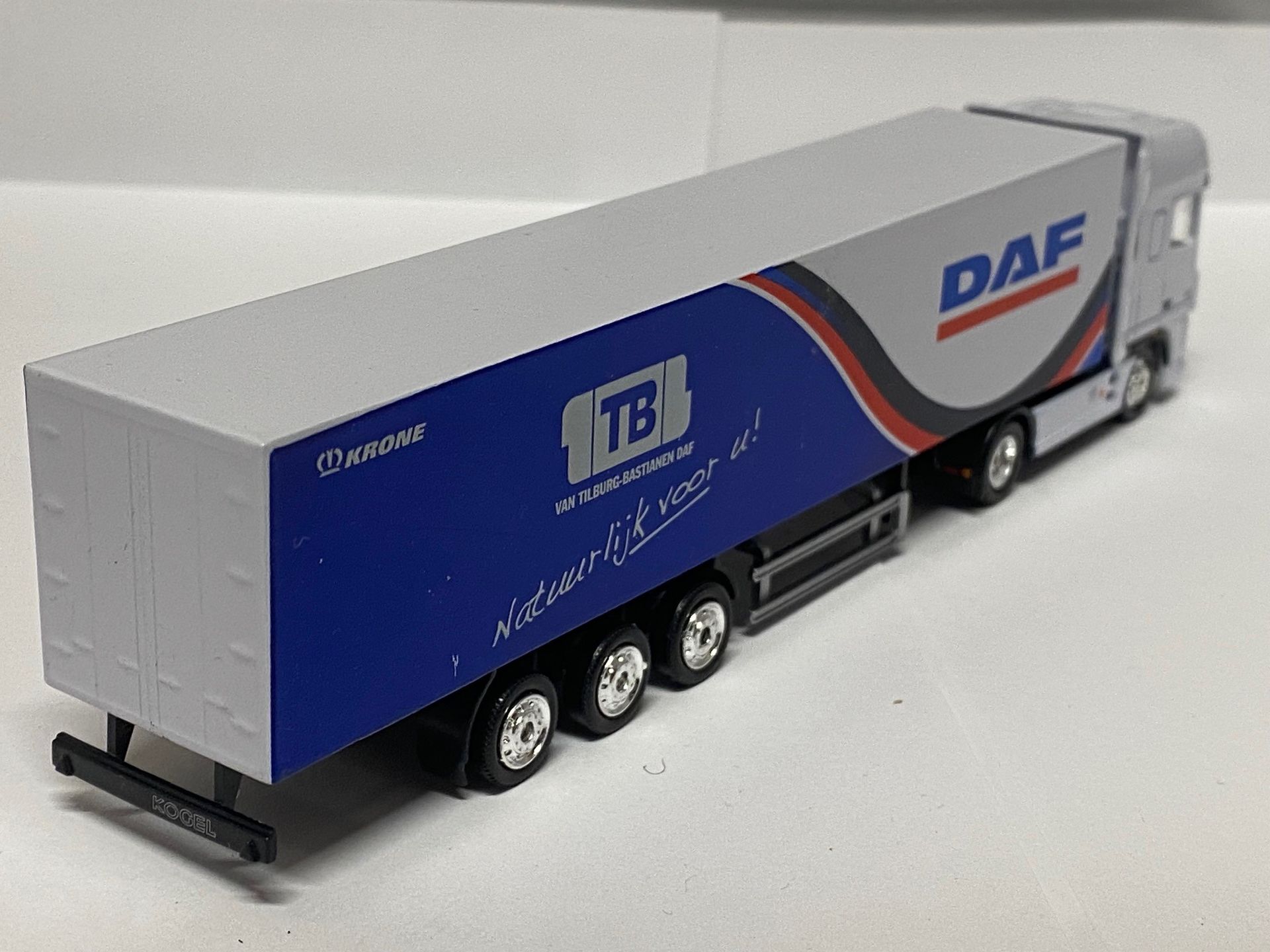 TB van Tilburg-Bastianen DAF 106 SSC achterzijde