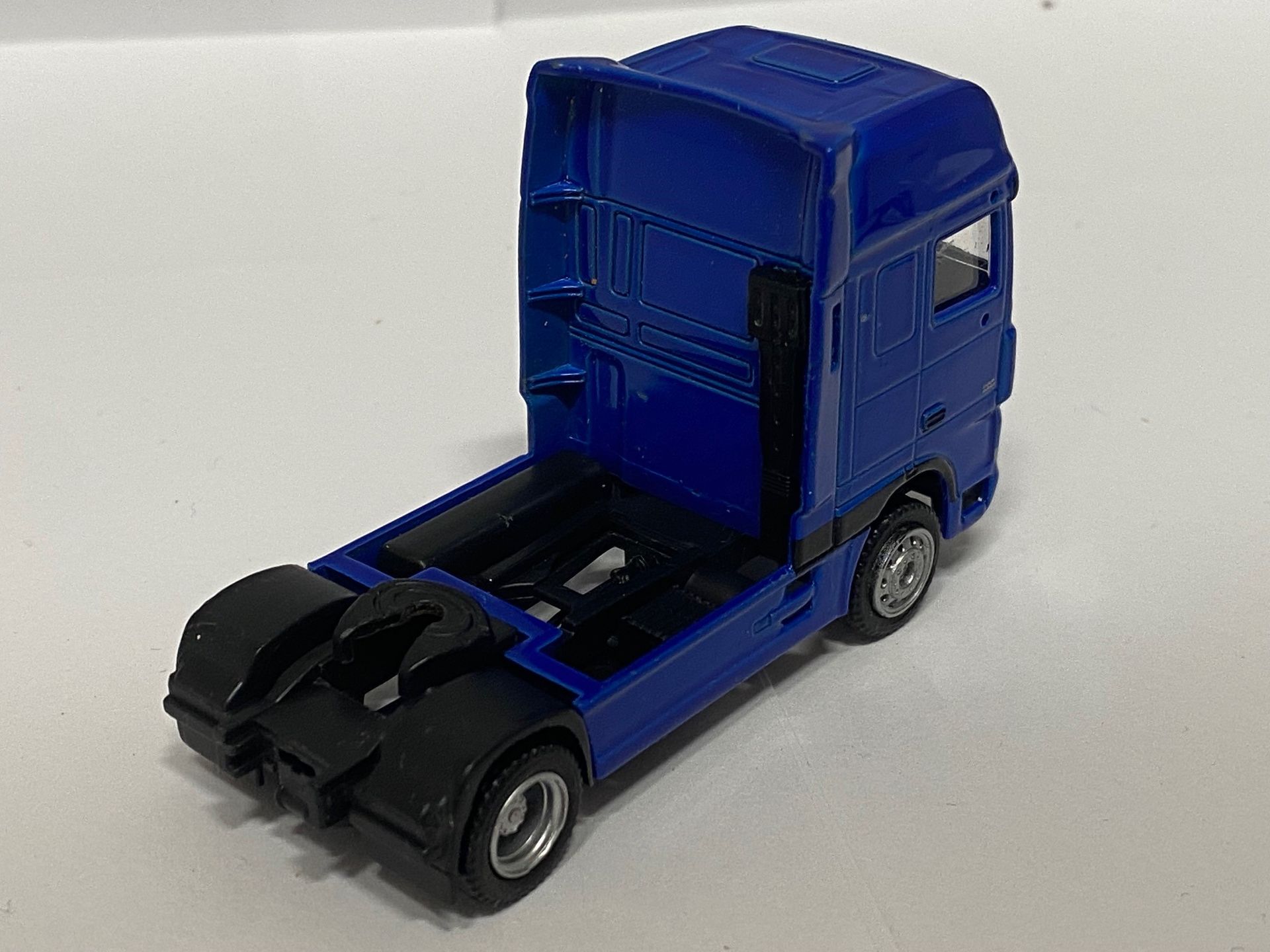 TB van Tilburg-Bastianen Promotoys DAF 106 SSC Trekker Blauw achterzijde