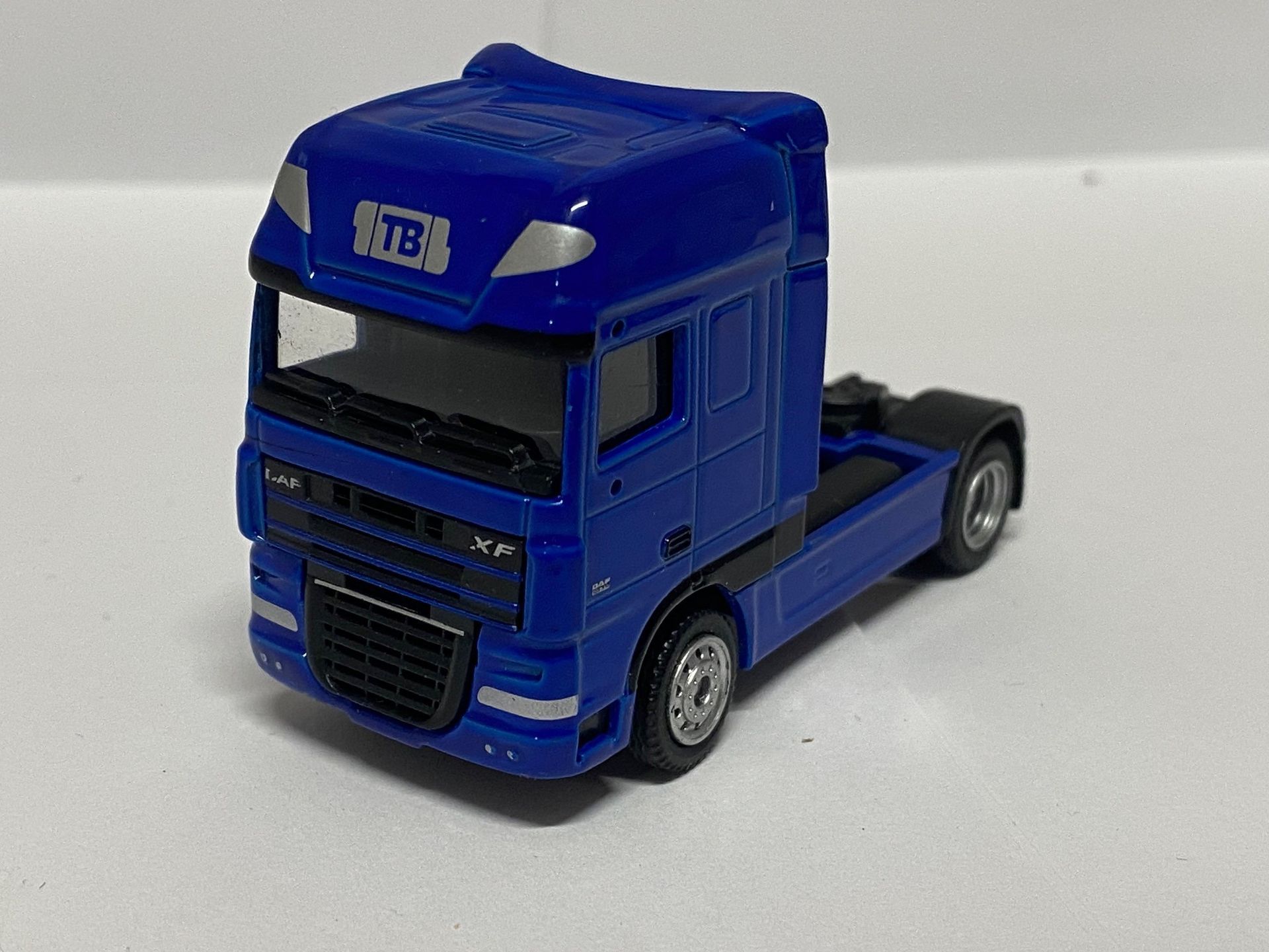 TB van Tilburg-Bastianen Promotoys DAF 106 SSC Trekker Blauw voorzijde