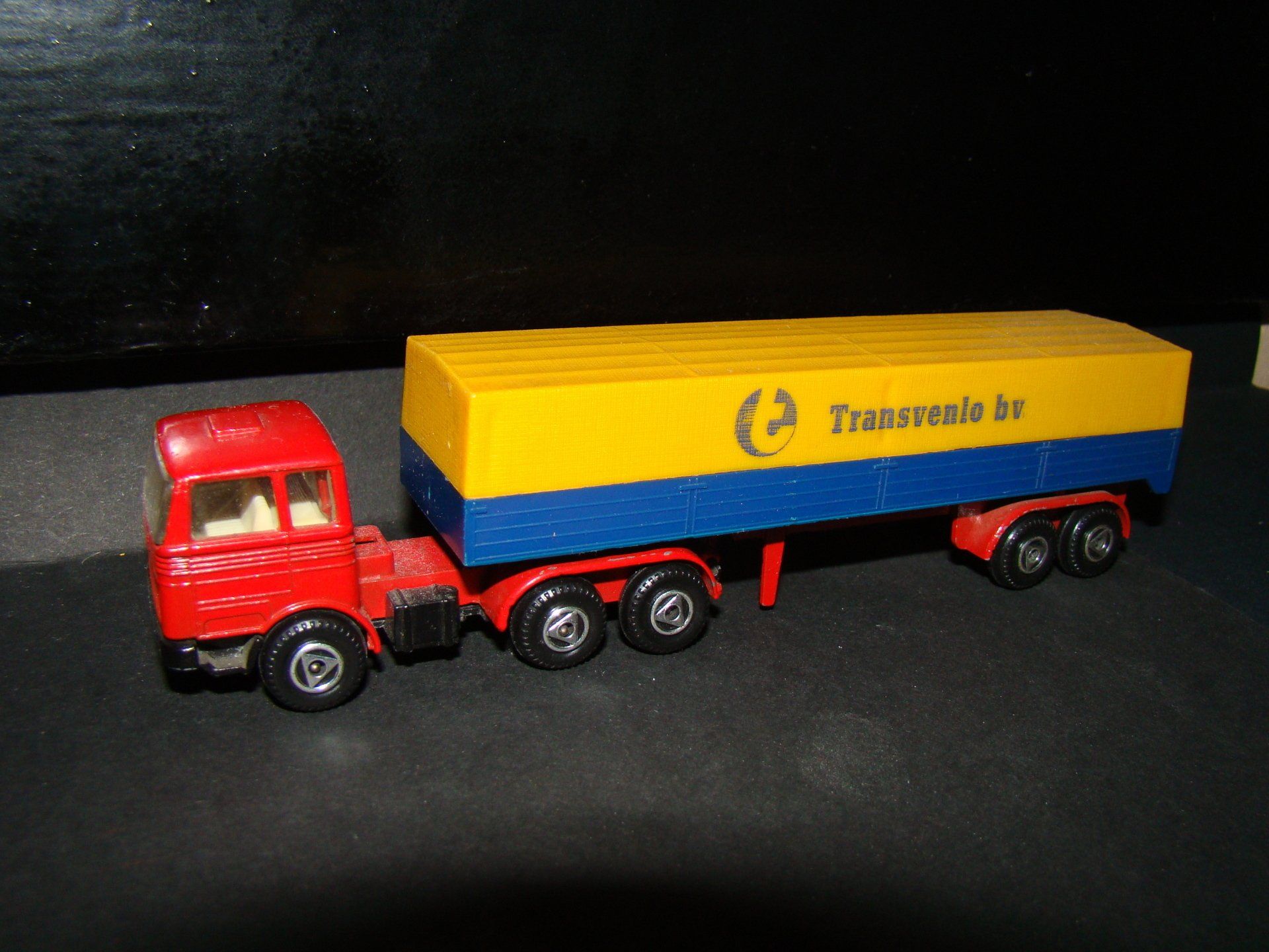 Transvenlo EFSI MB geel-blauwe trailer