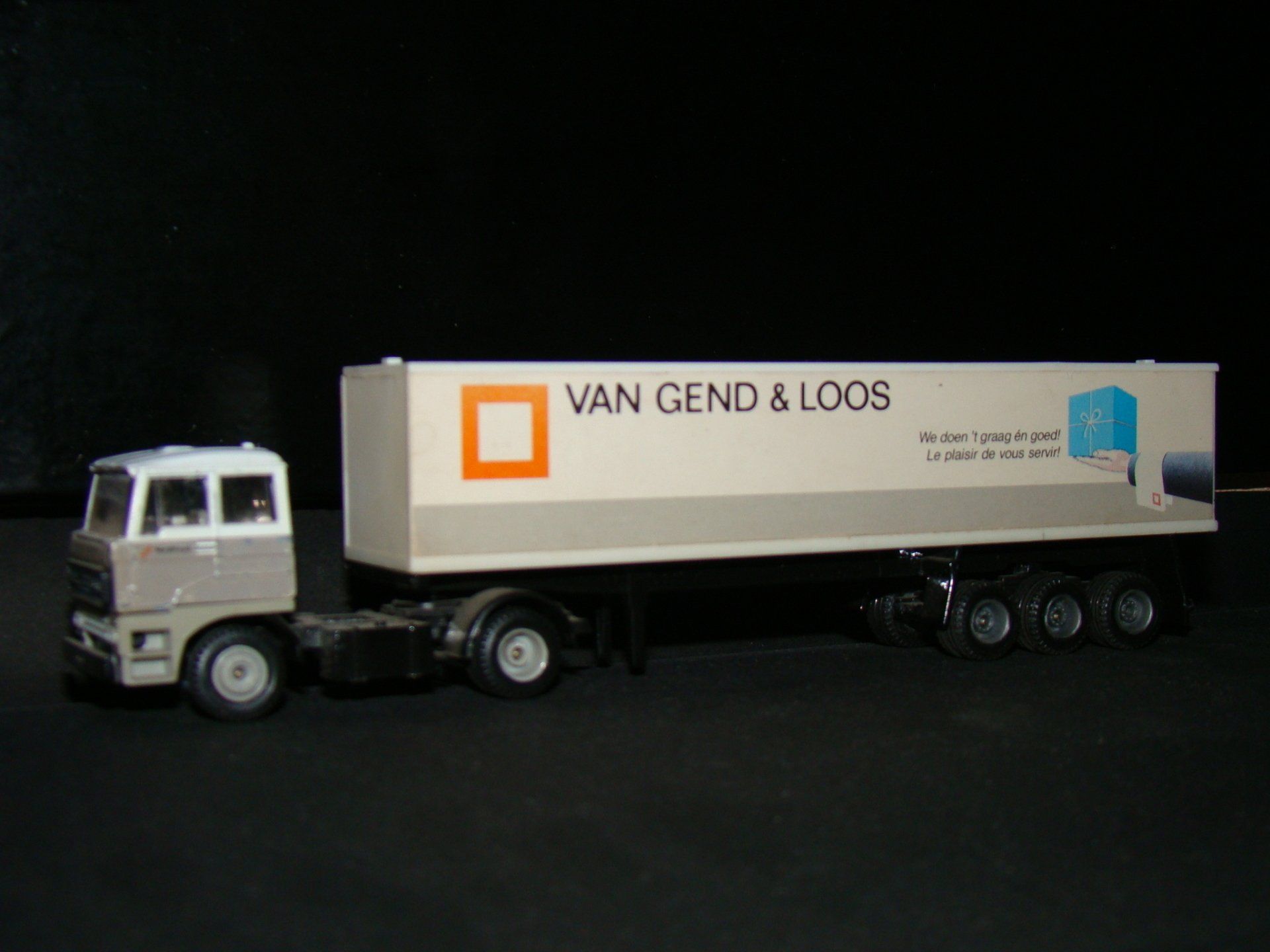 van Gend en Loos EFSI DAF 2800 Blauw pakket 2 regels tekst VGL trekker logo