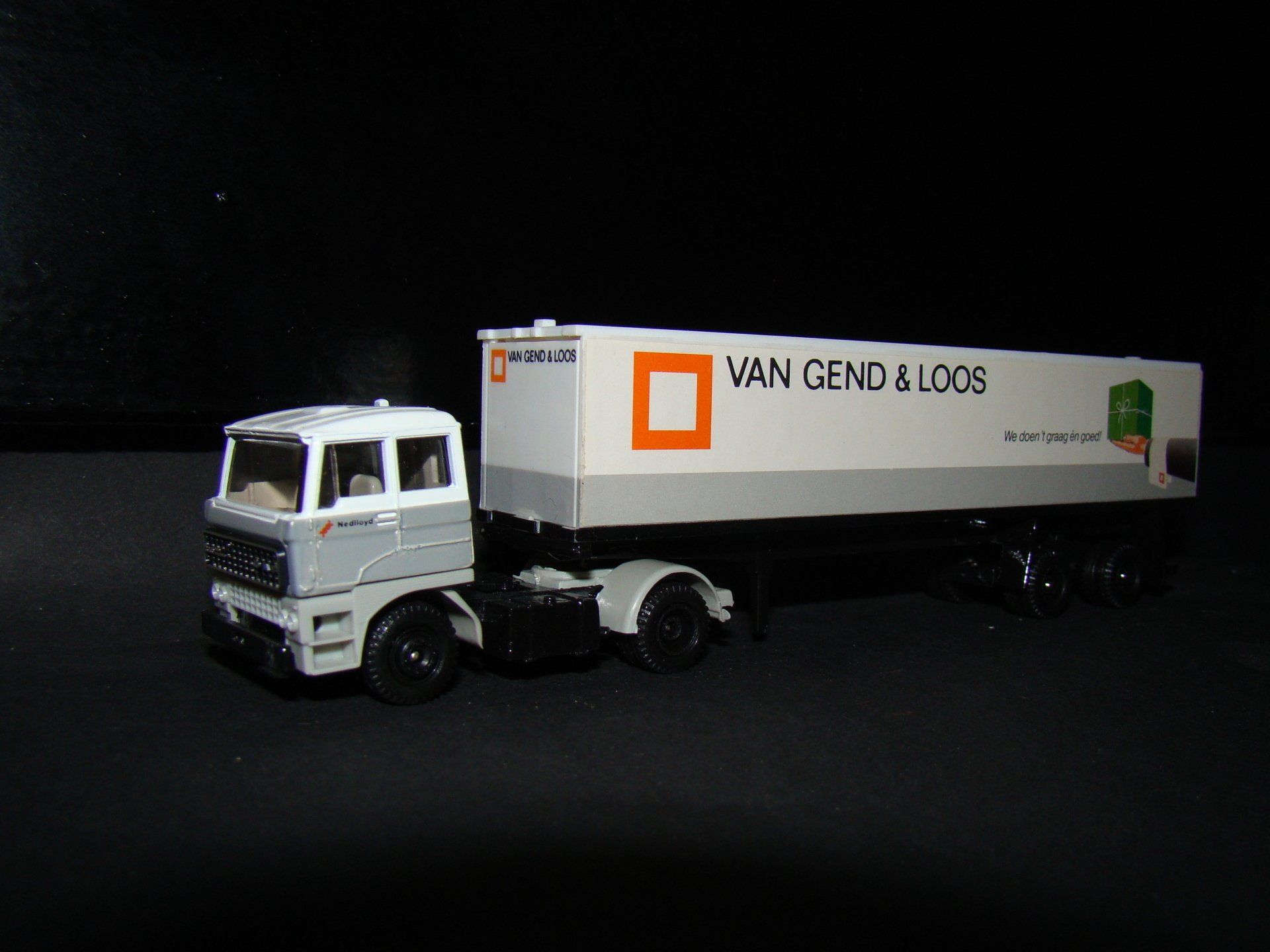 van Gend en Loos EFSI DAF 2800 Groen pakket Nedlloyd trekker logo