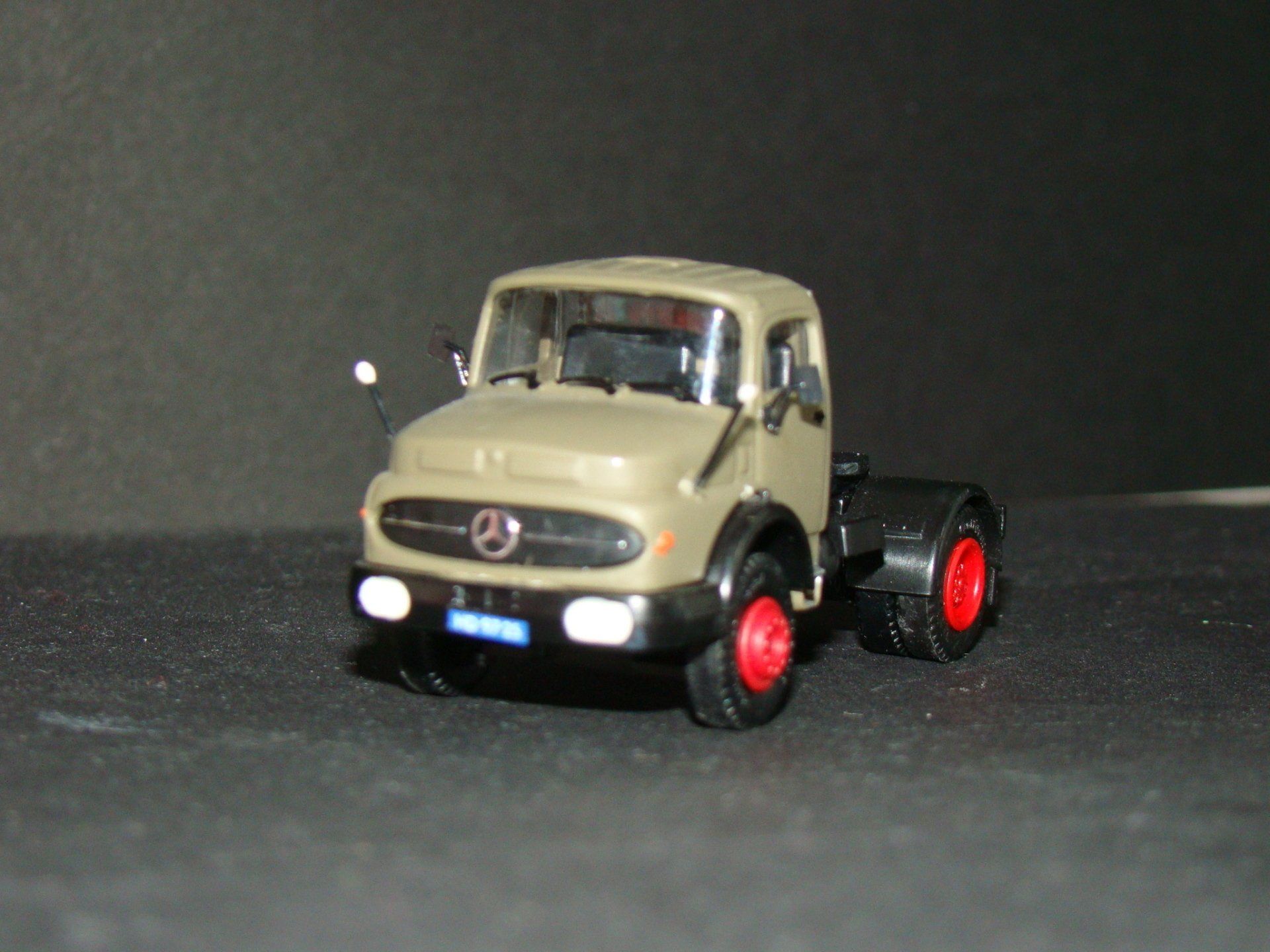 van Strien Herpa MB Eigenbouw Trekker