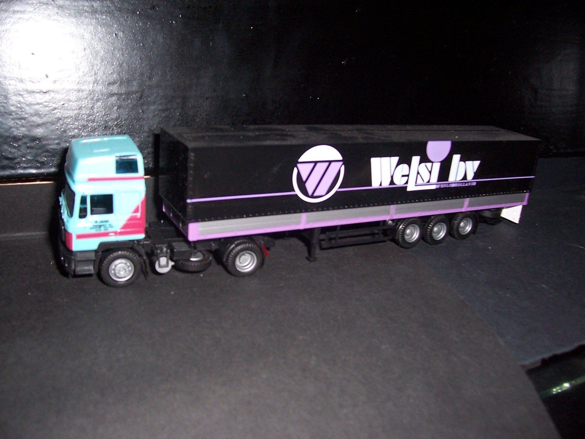 Welsi / R.Jans AWM-AMW 70703 MAN F2000XT Commander