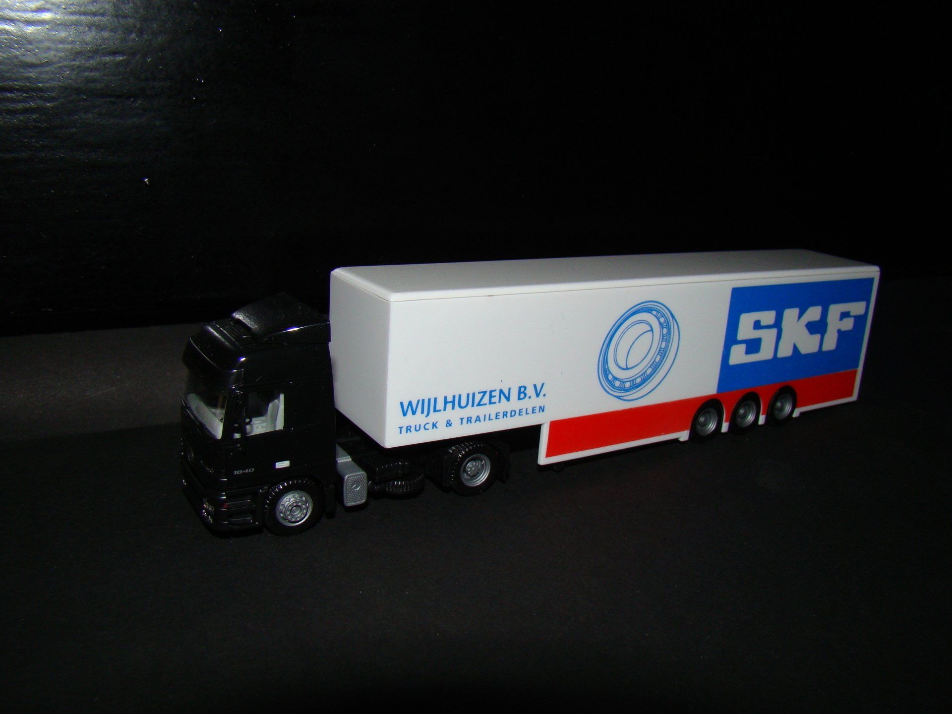 Wijlhuizen -SKF Herpa Mercedes-Benz  Actros