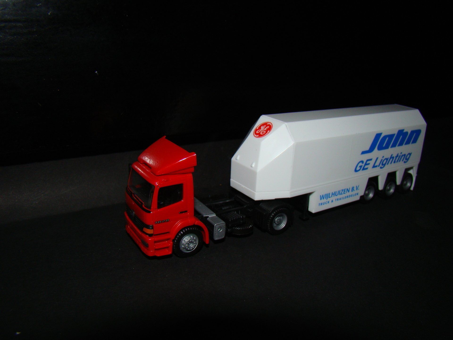 Wijlhuizen - Jahn/GE Lighting Herpa Mercedes-Benz Axor