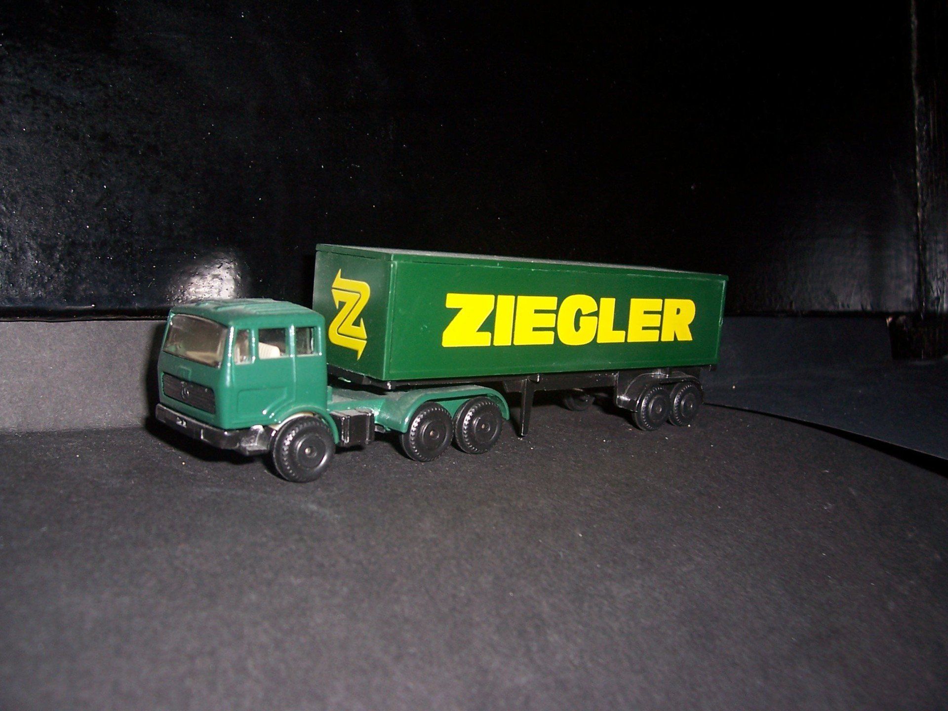 Ziegler EFSI MB donker gele tekst