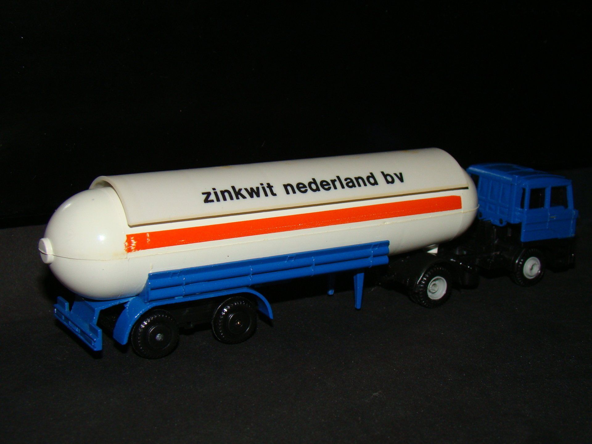 Zinkwit - Crossfields EFSI DAF 3300 achterzijde