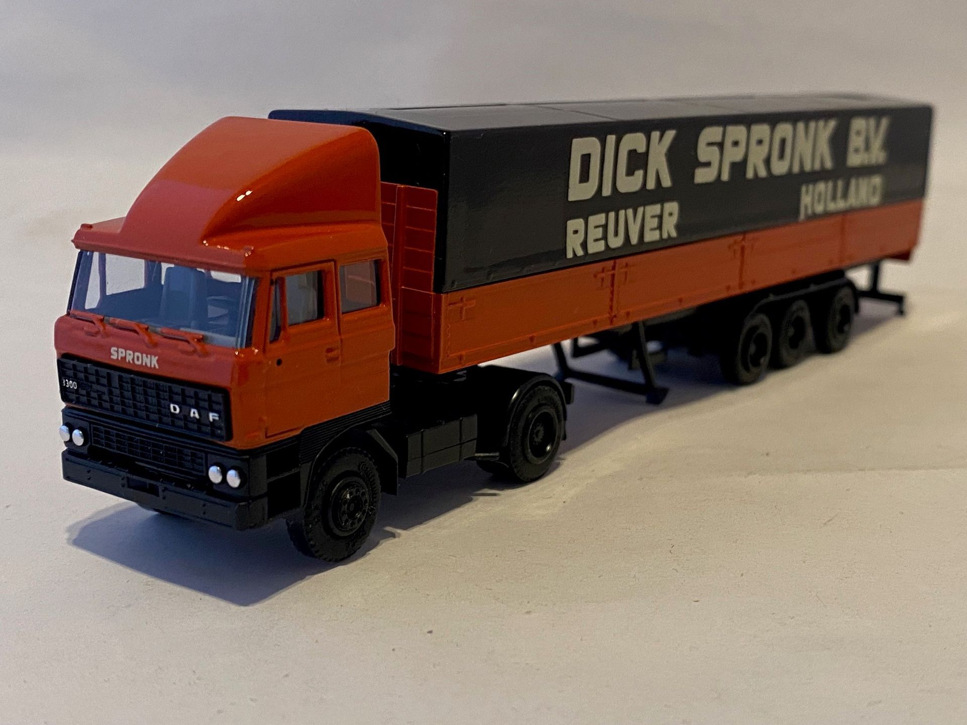 Spronk Herpa DAF 3300 Eigenbouw