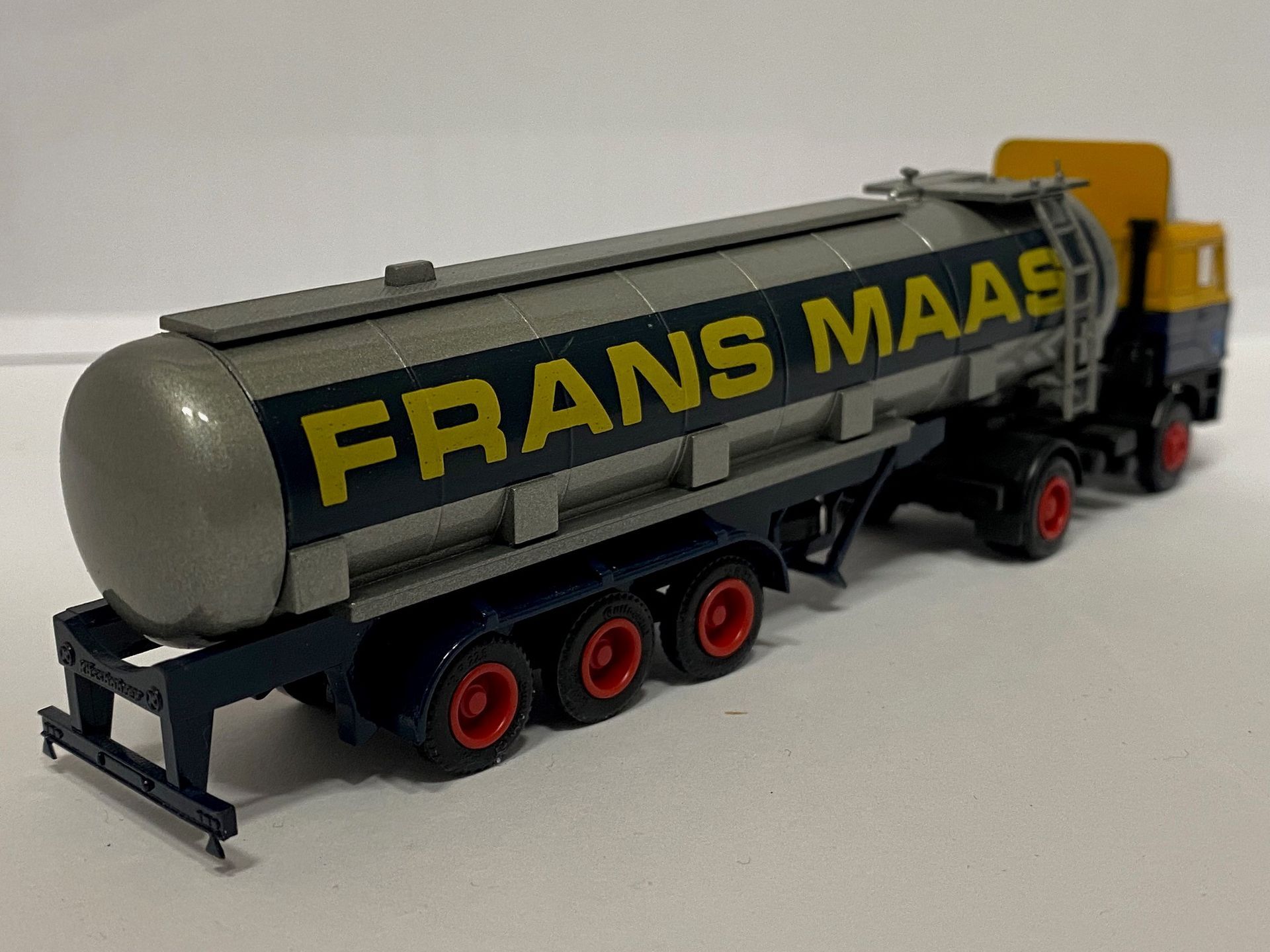 Frans Maas Silo Trailer Herpa DAF 3300 ivoor kleurige grill