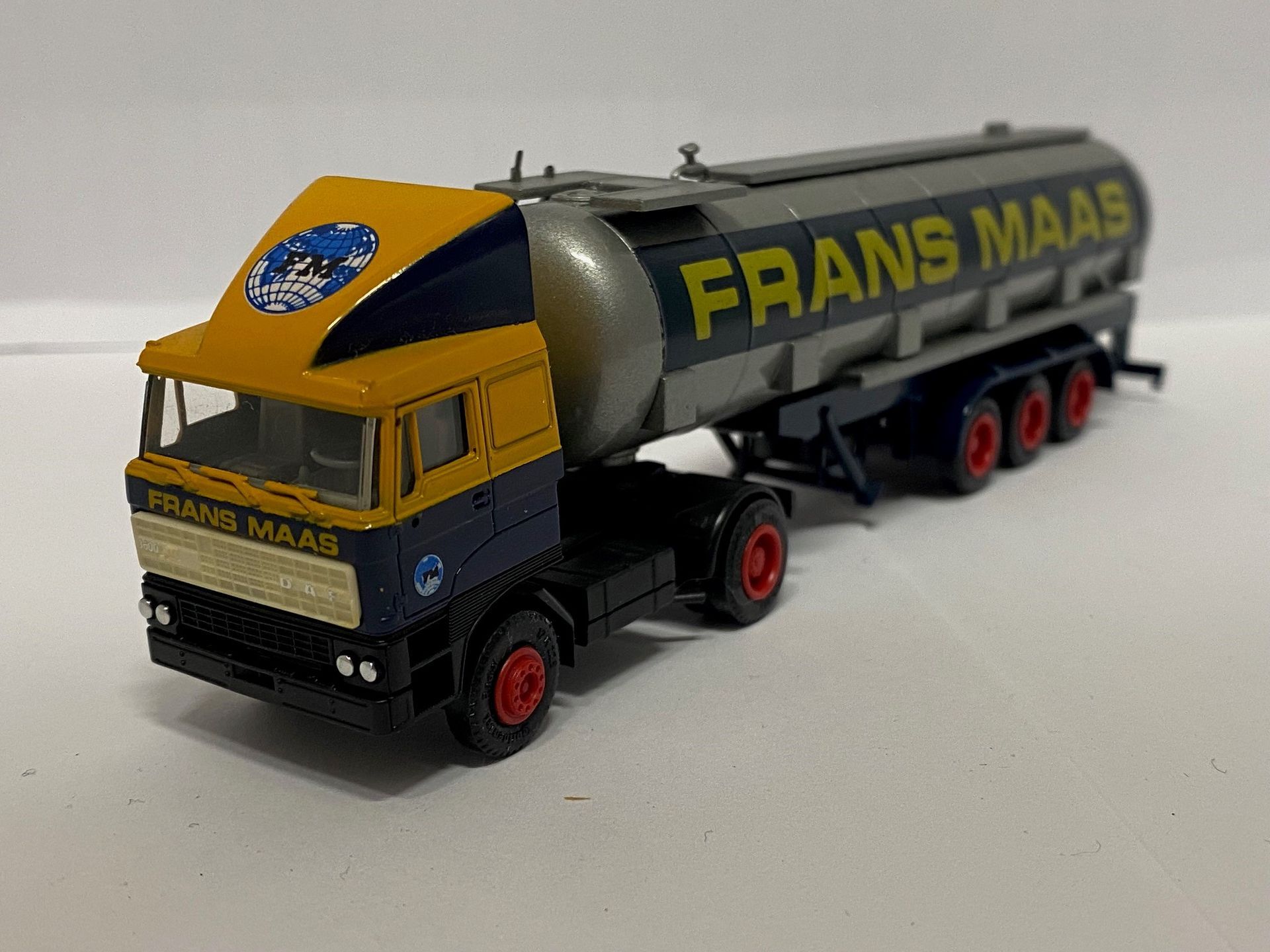 Frans Maas Silo Trailer Herpa DAF 3300 ivoor kleurige grill
