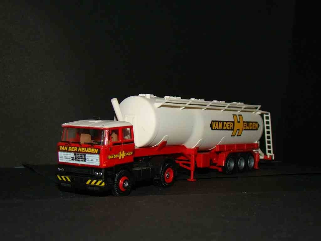 Van der Heijden Herpa Eigenbouw DAF met bulk trailer