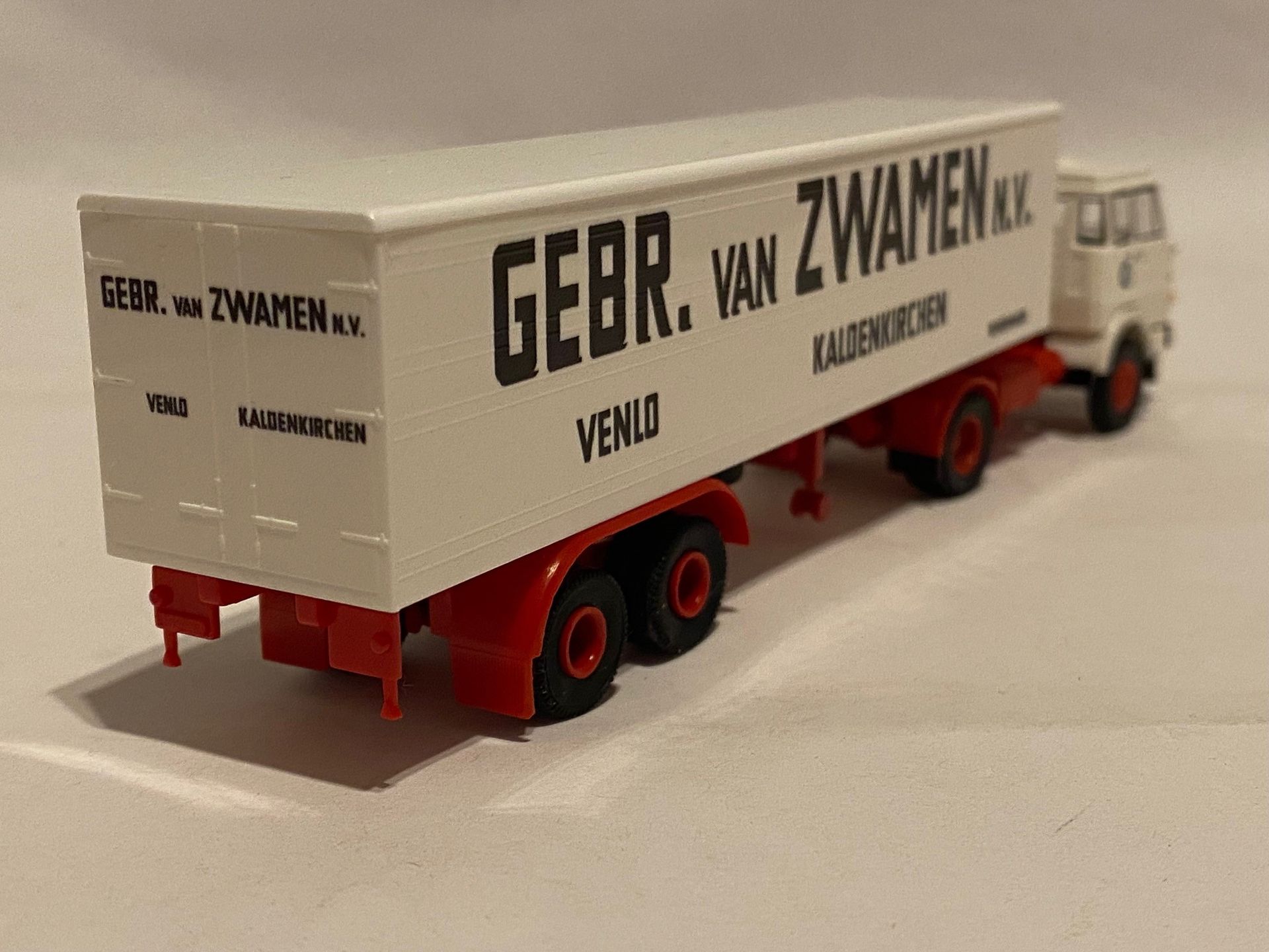 Gebr. van Zwamen Brekina 82255 Henschel F161 Tarpaulin