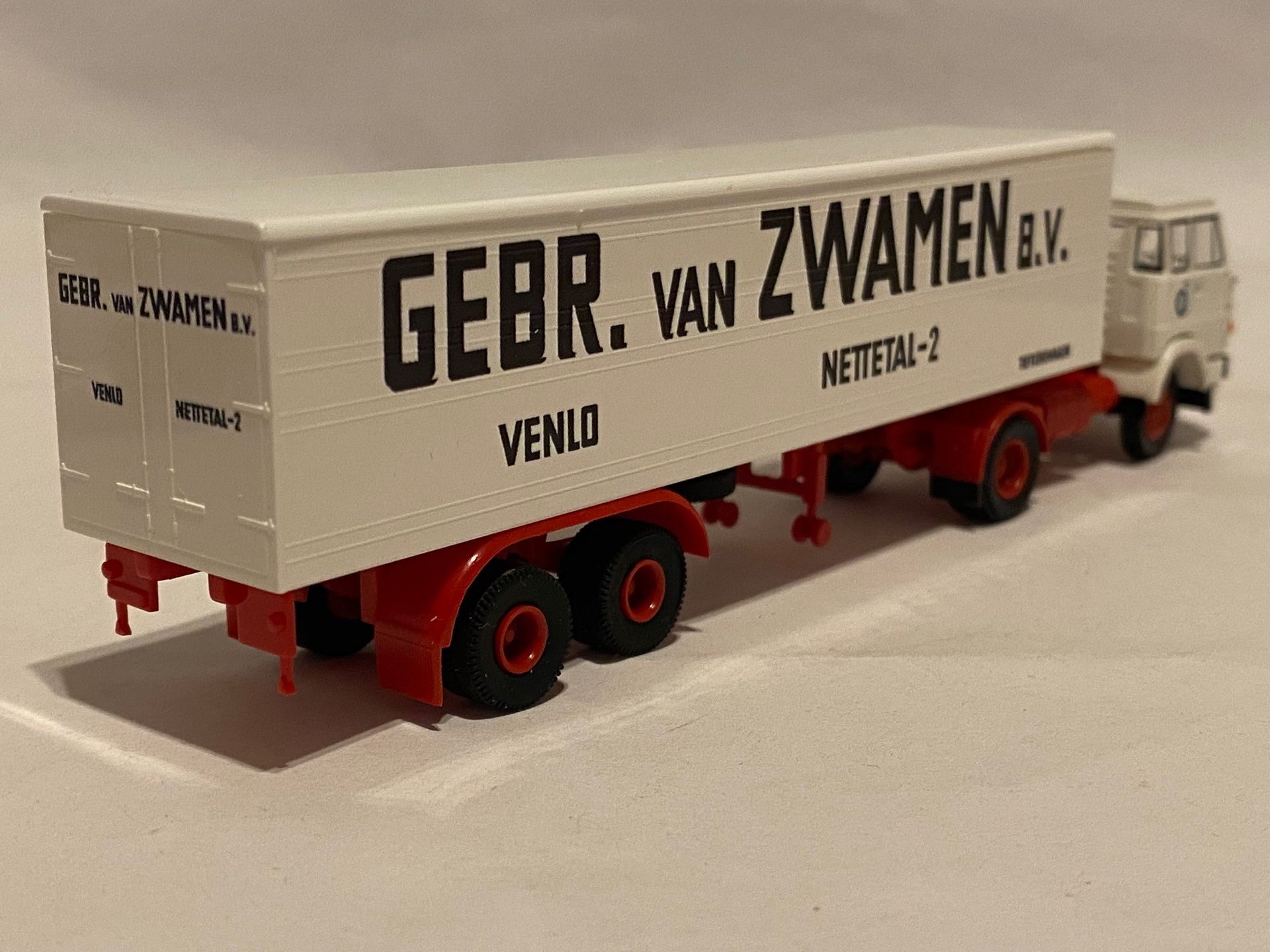 Gebr. van Zwamen Brekina 82253 Henschel F161 Tarpaulin