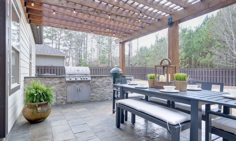 5 Must-Have Features That Every Outdoor Kitchen Needs