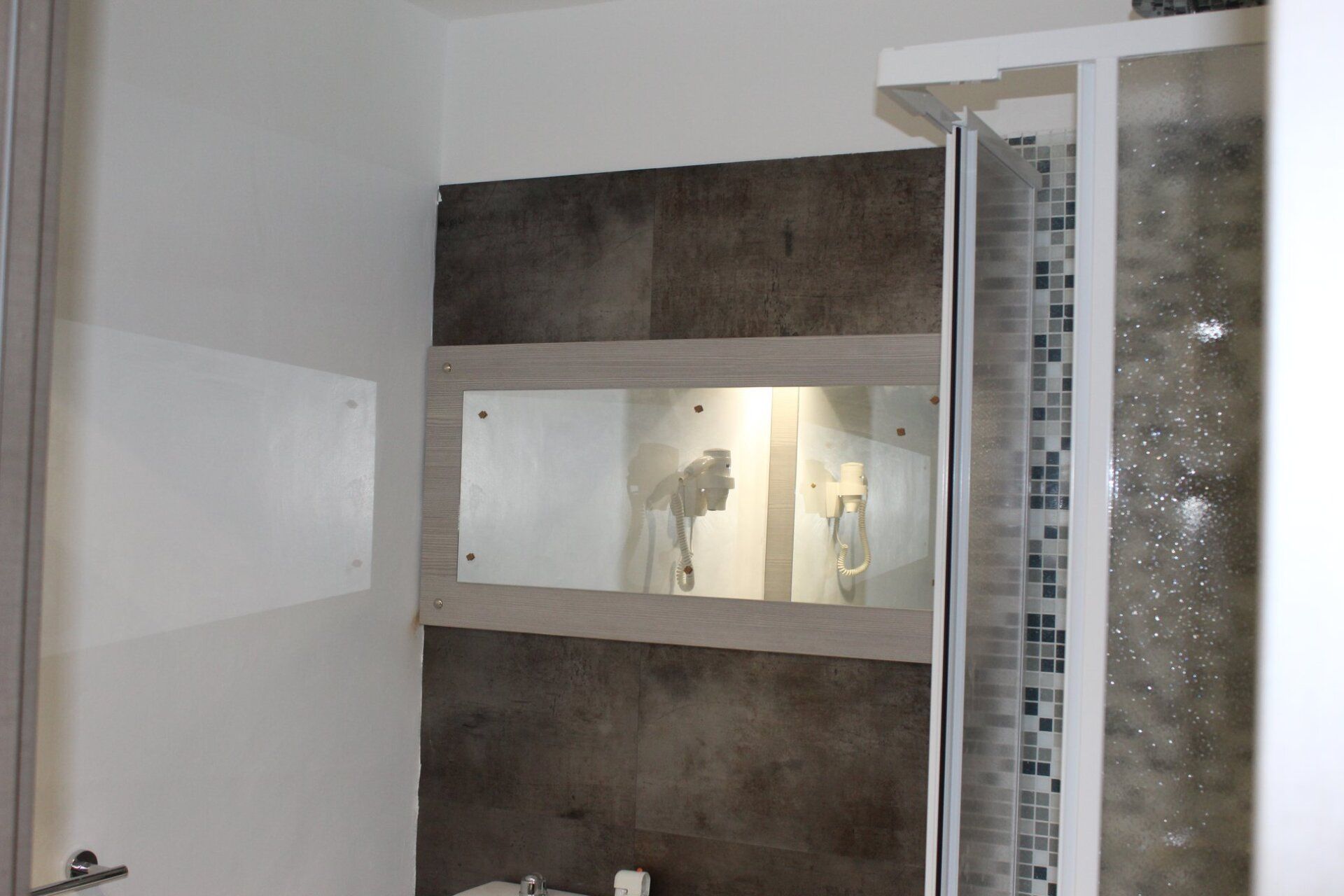 rinnovo dell'arredamento di una camere di struttura ricettiva