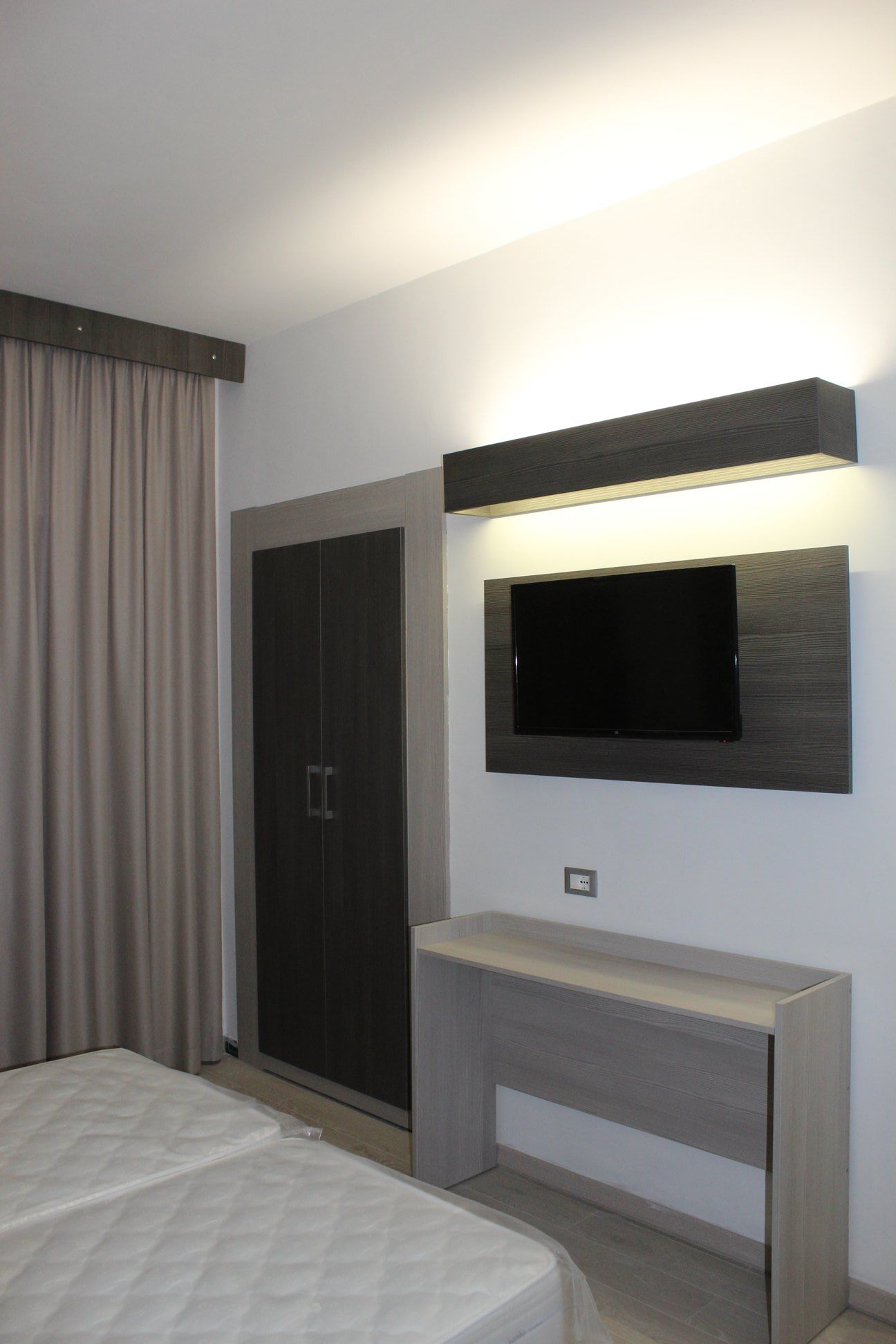 rinnovo dell'arredamento di una camere di struttura ricettiva