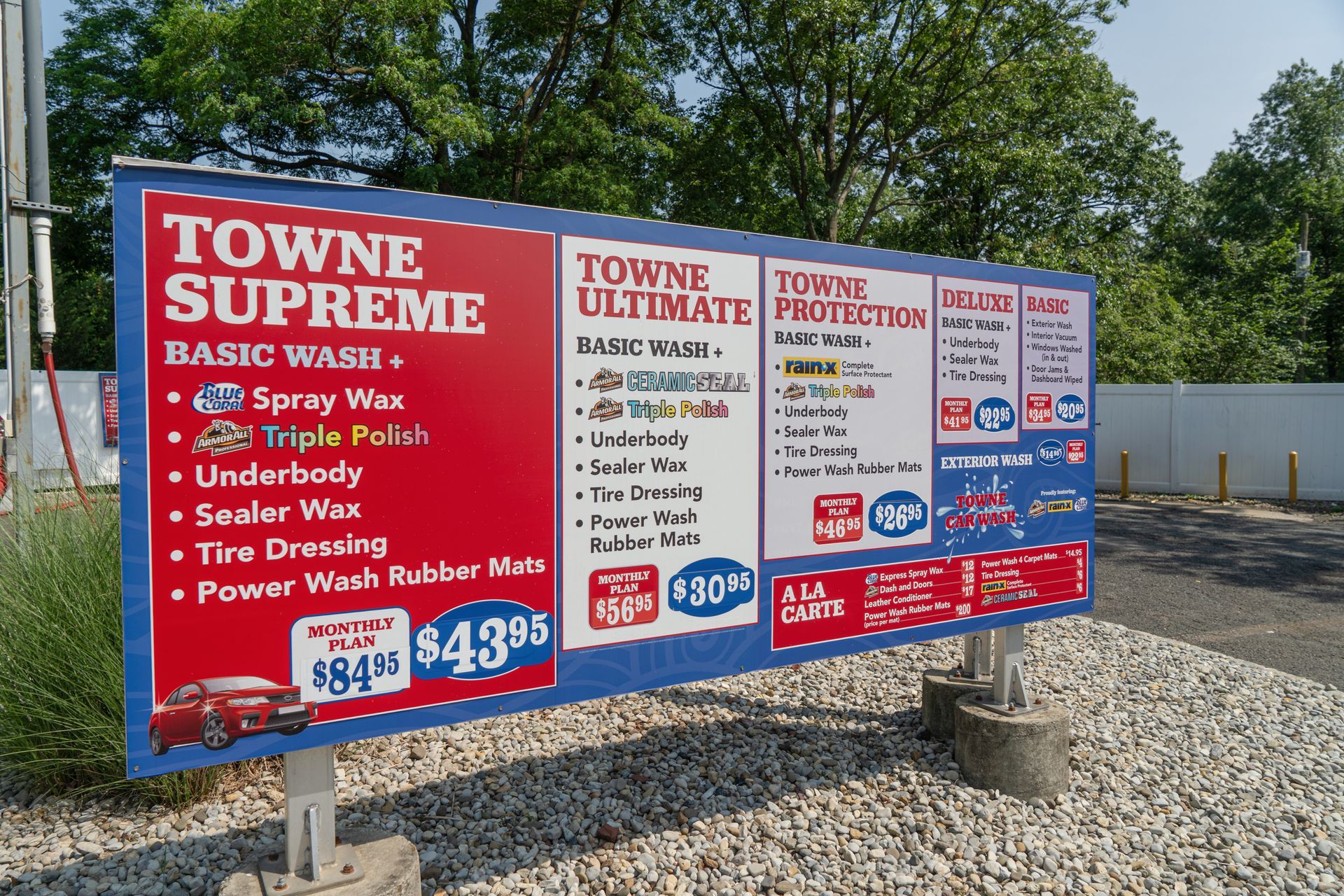 A sign that says towne supreme on it