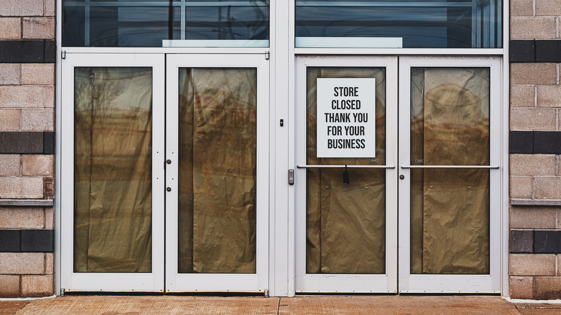 A store front with a closed sign on the door
