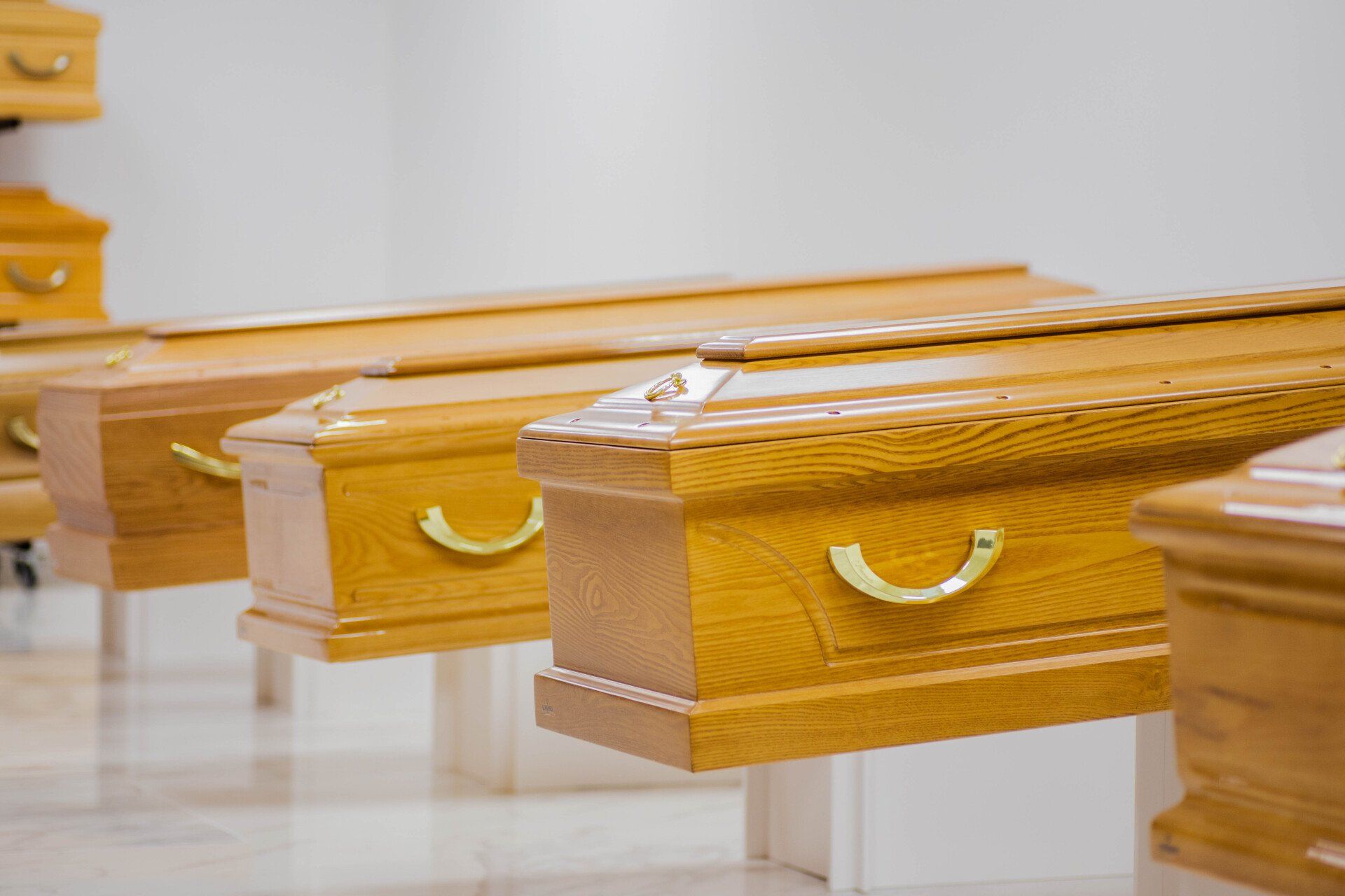 cofani funebri di agenzia di onoranze e pompe funebri a Monte Urano