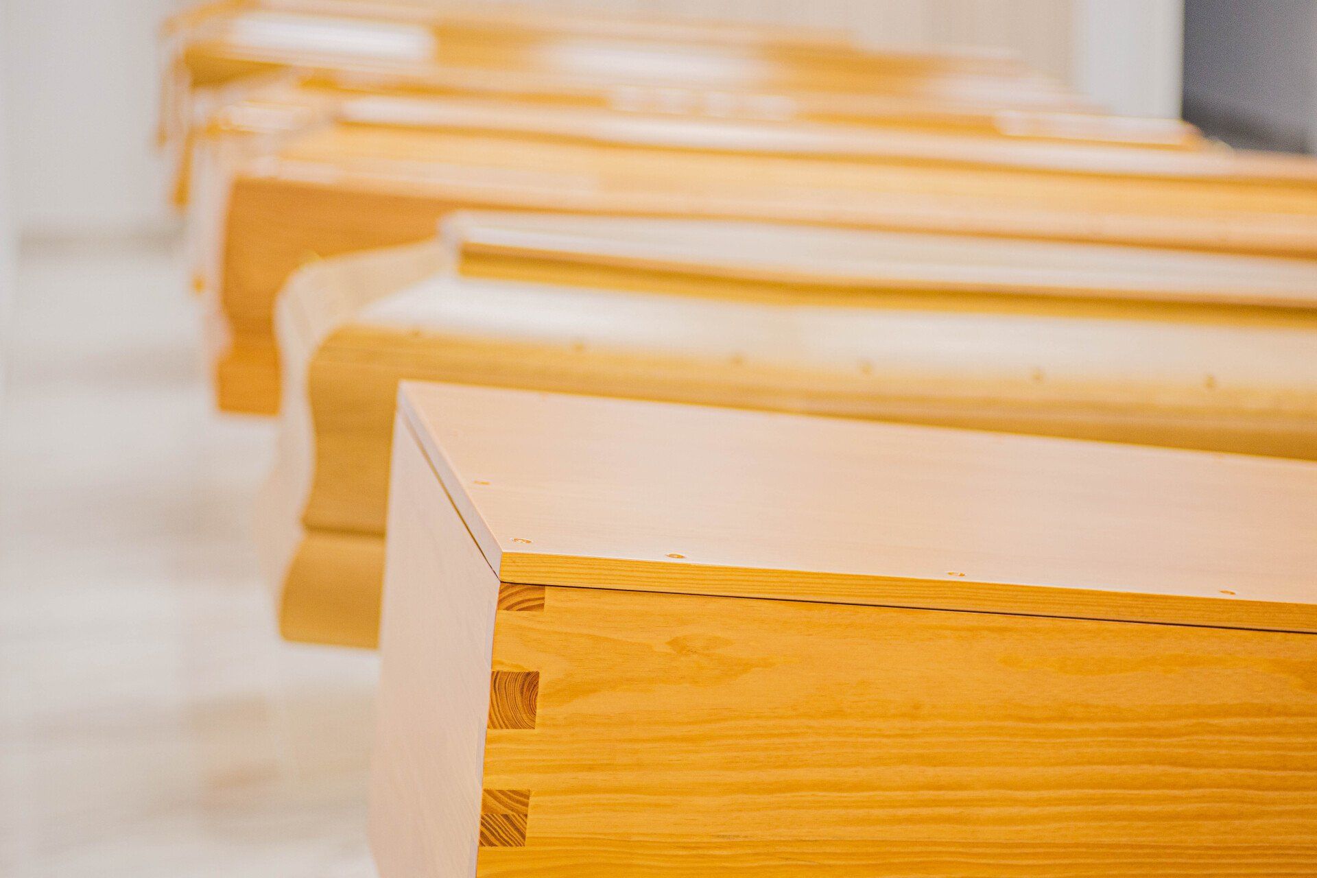 casse funebri di legno di agenzia di onoranze e pompe funebri a Monte Urano