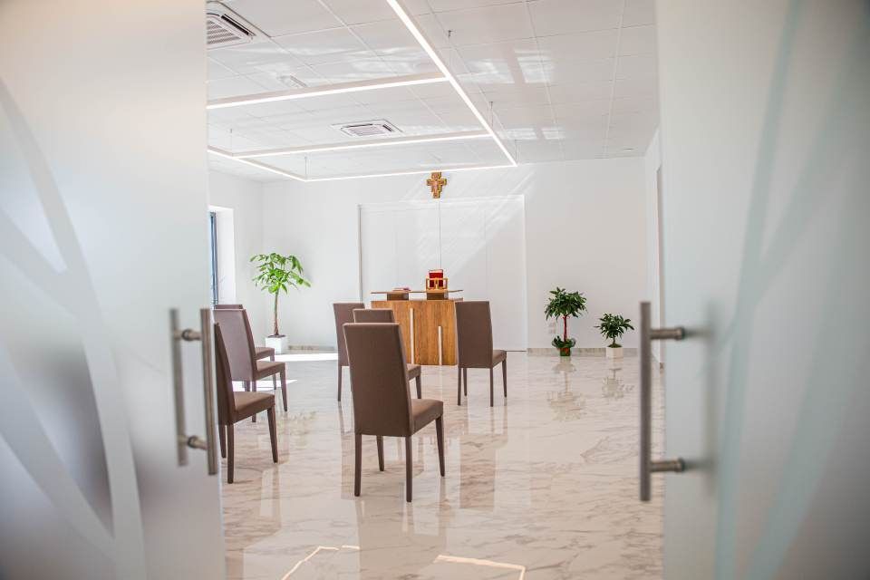 stanza per cerimonia in casa funeraria a Porto San Giorgio