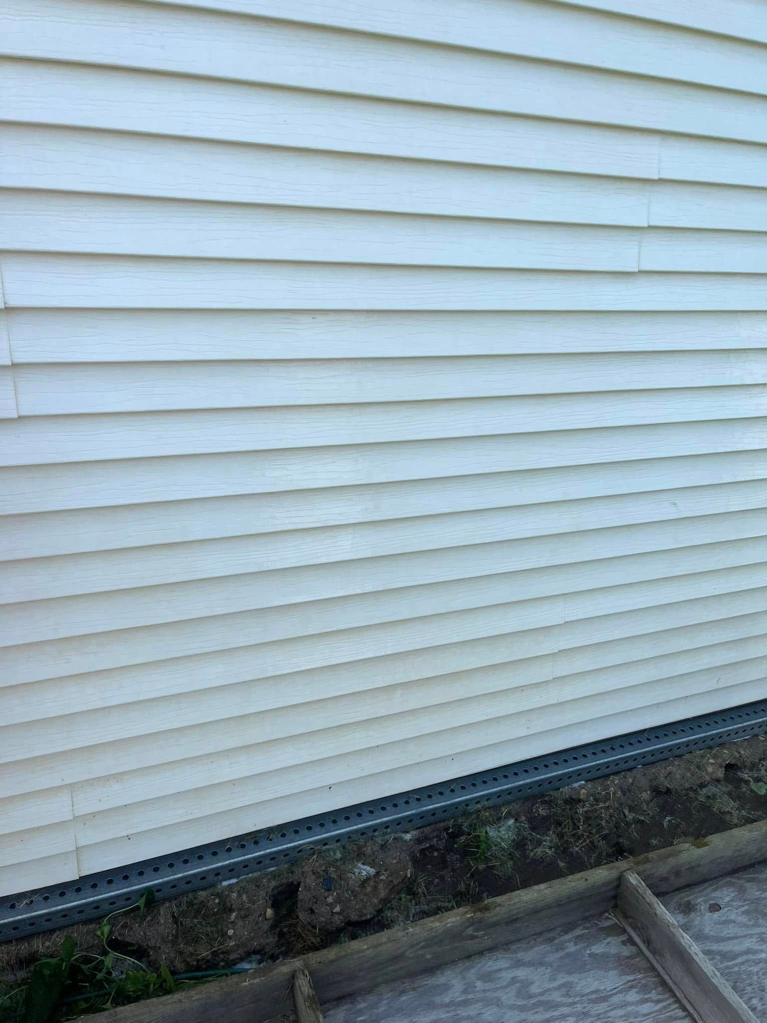 A close up of a white siding on a house.