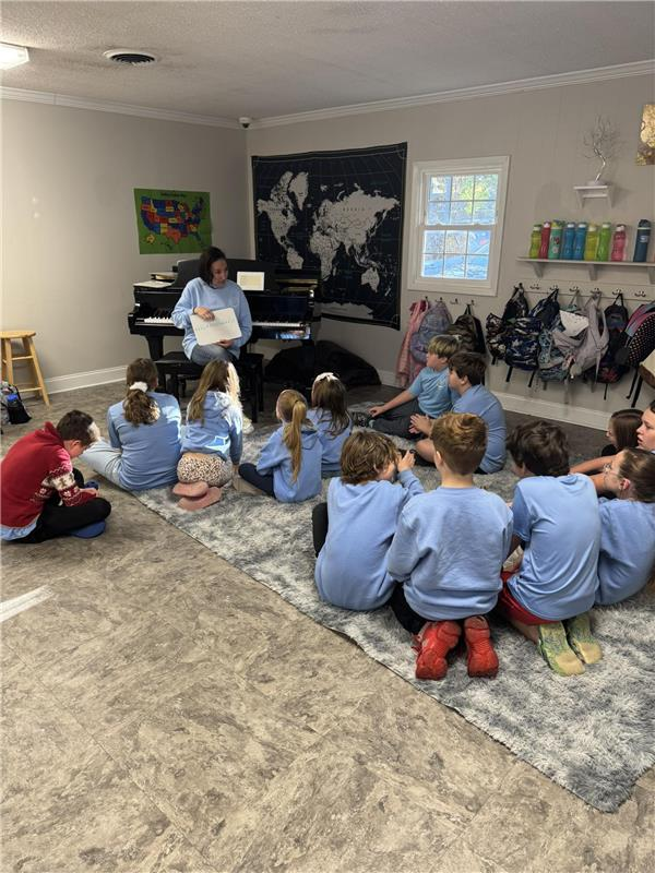 music class teaching piano