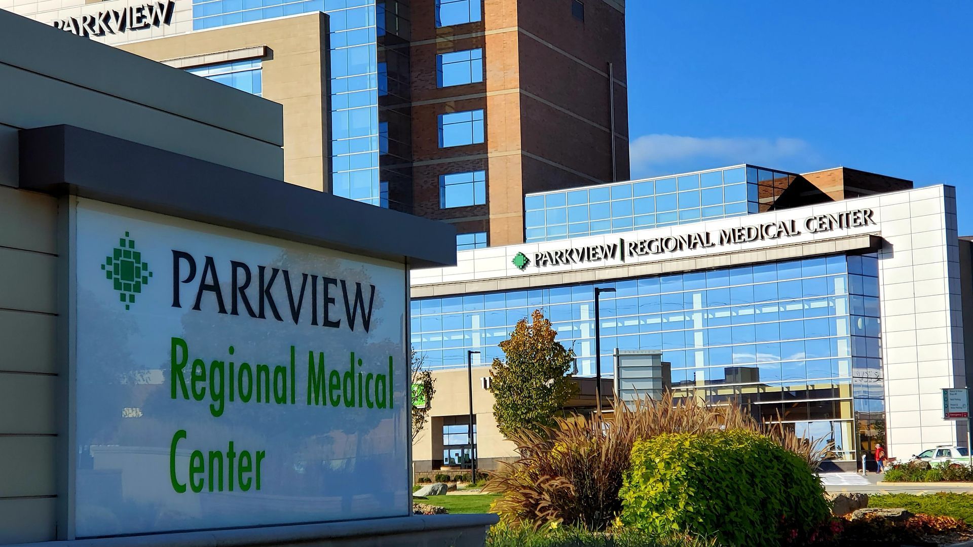Parkview Regional Medical Center sign with hospital buildings and entrance under clear blue sky