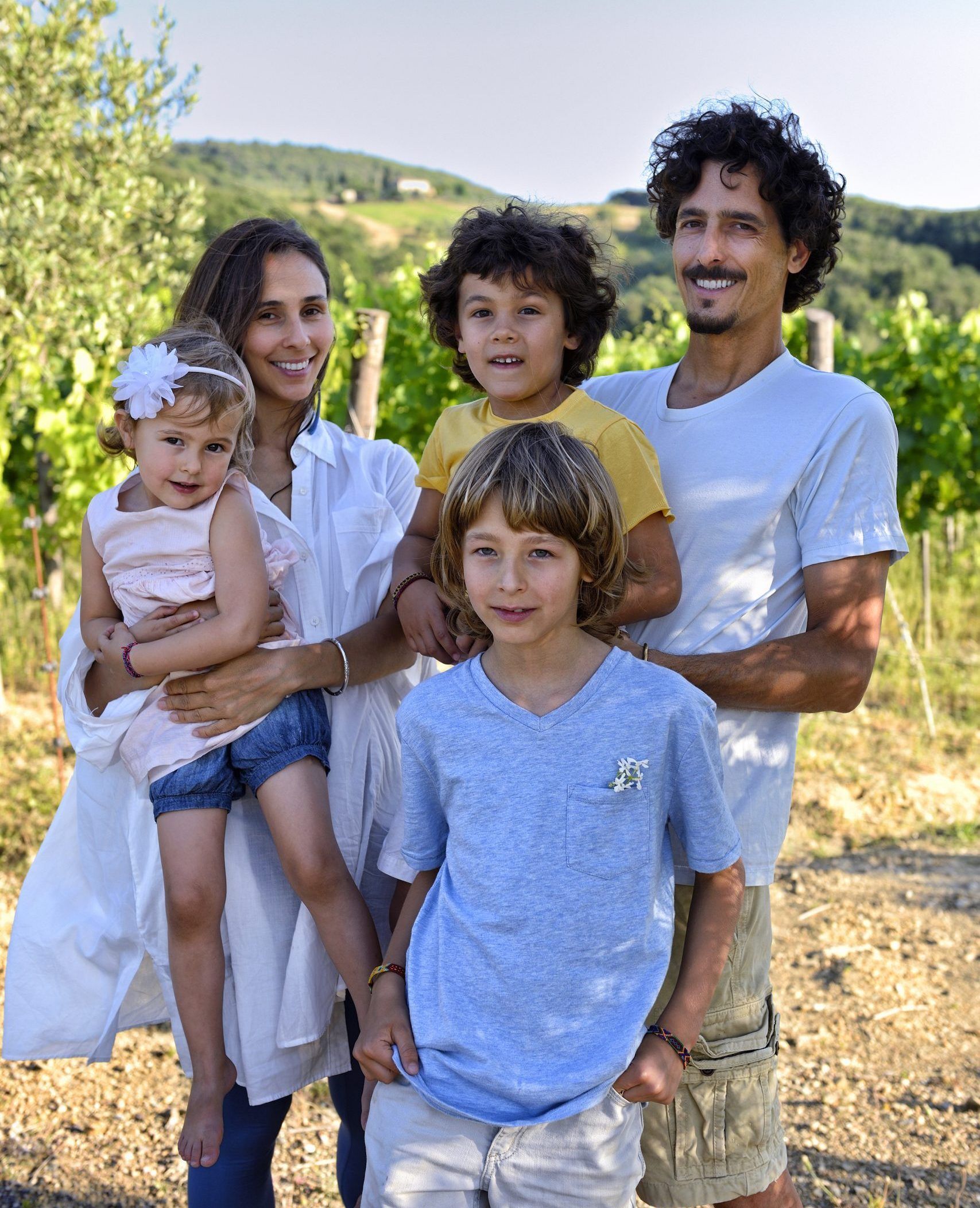 Casa Raia Family in vineyards