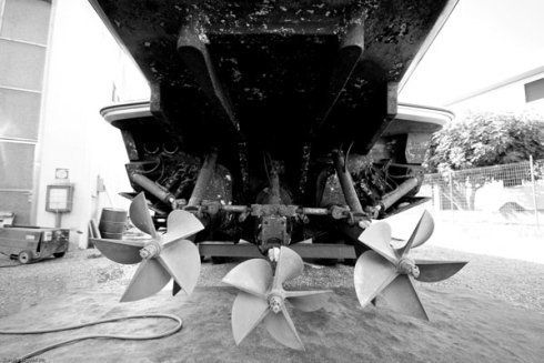 motore nautico con 3 eliche