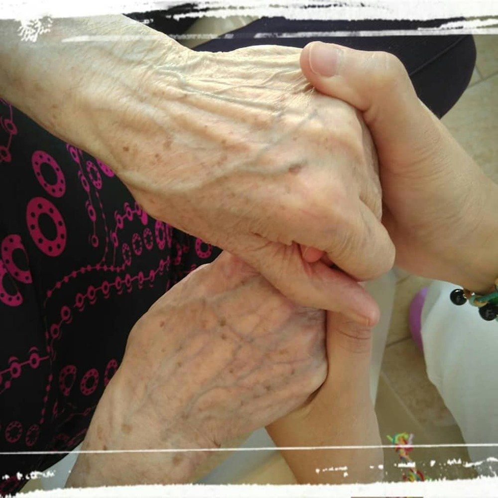 assistenza a donna anziana
