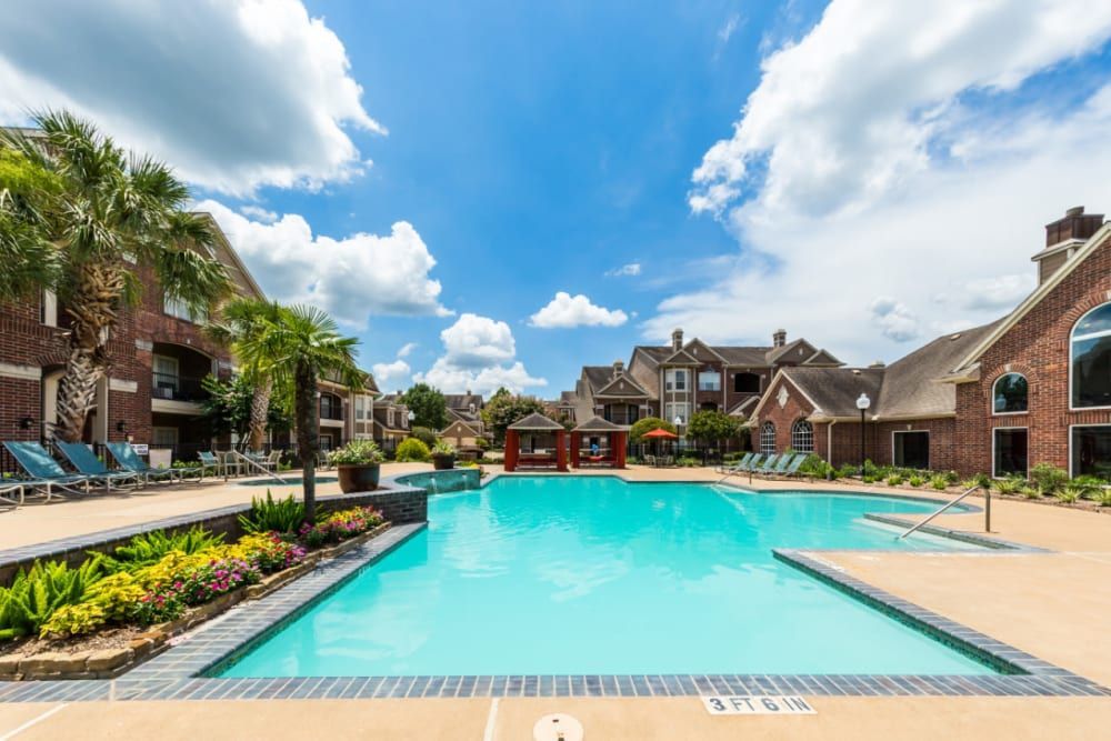 a large swimming pool in the middle of a residential area at Marquis on Park Row in Houston, TX.