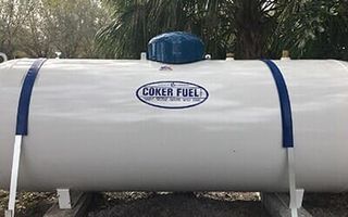 Man closes a knob on a propane tank — Fuel Company in Sebring, FL