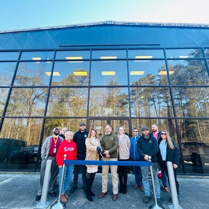 Front Shop Image with the Team Members | Apex Vehicle Services