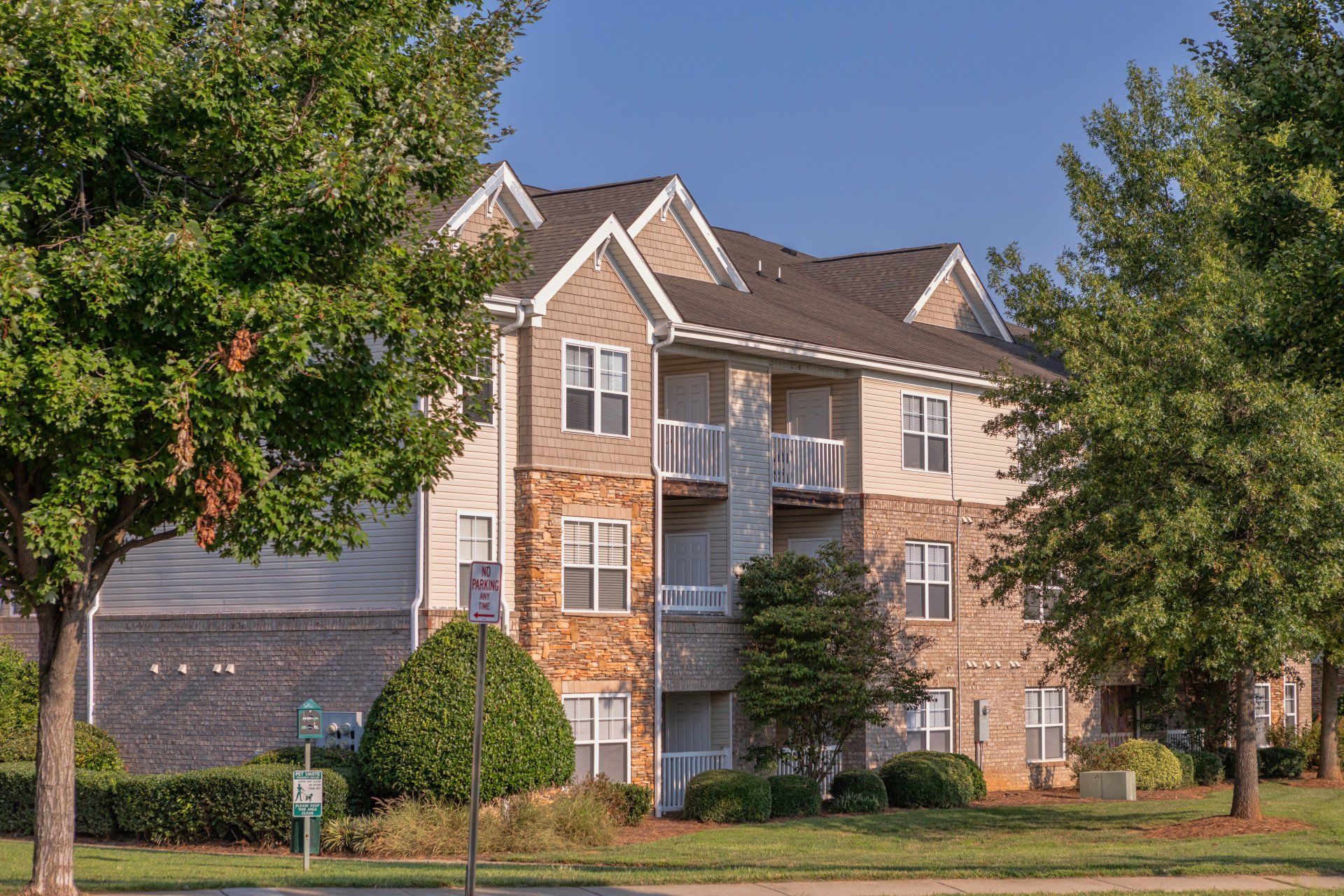 Apartment Building Exterior | The Stratford at Hillcrest Towne Center Apartments
