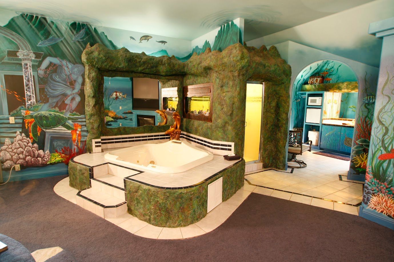 A room with a jacuzzi in the middle of it