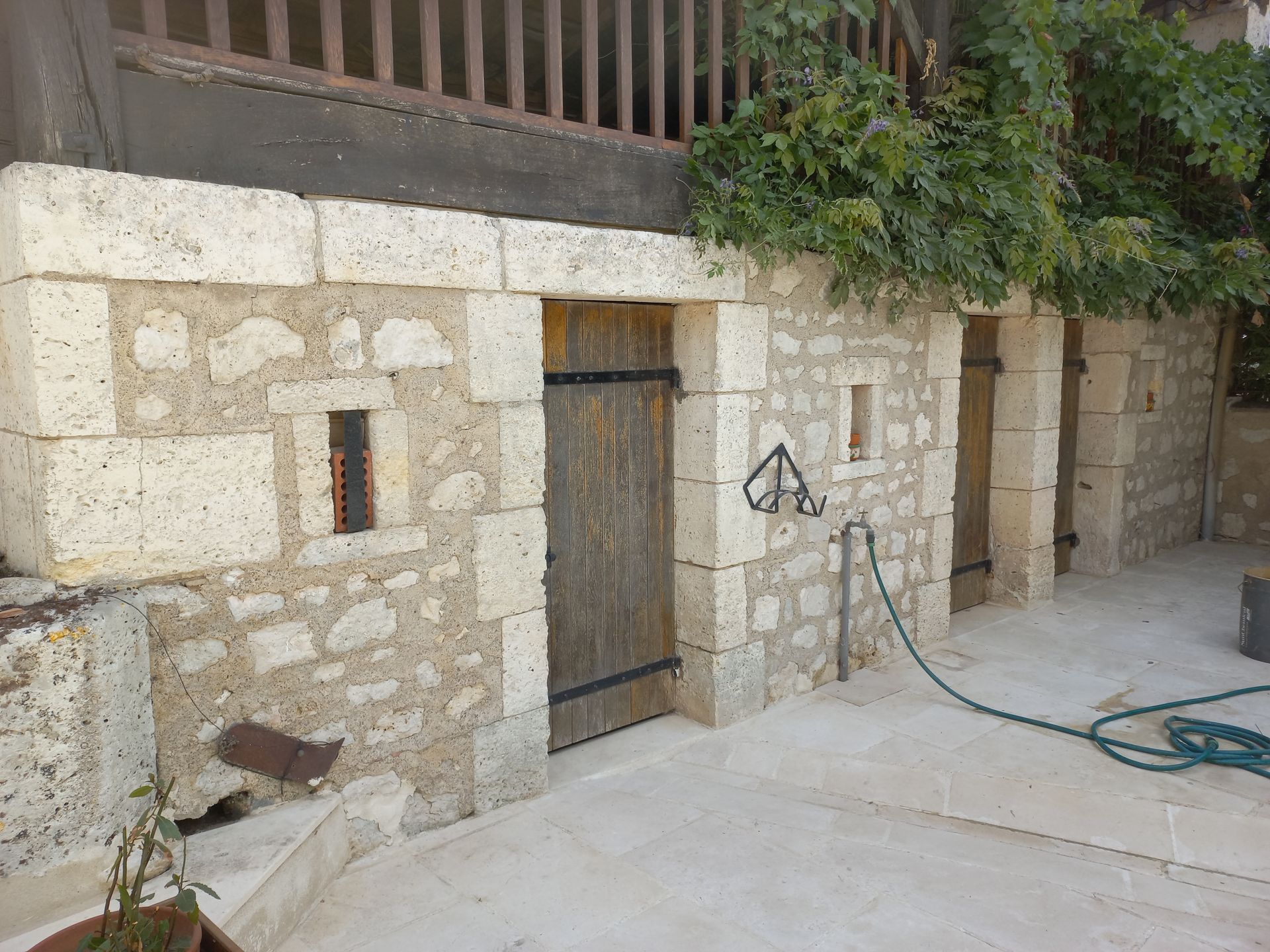 Décapage maison en pierre après